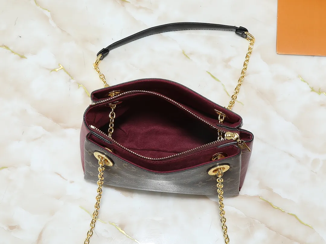💰260💰Upgraded from the original M43775 M43776 M43777 M43750 This SURENE BB handbag Louis Vuitton's new Surene BB handbag is made of Monogram canvas and grained calfskin, and is equipped with a gold sliding bag chain. Gold metal trim and eye-catching leather trim make it more neat and fashionable. Lightweight, practical, comfortable to carry, easy to match, ideal for fashionable and casual looks. Dimensions: 24.0x 17.0x 11.0 cm