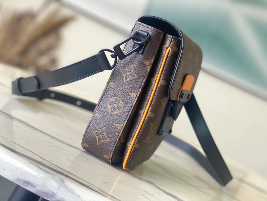💰700 Top Original M82535 Yellow Leather The new S-Lock Vertical Wearable Wallet embosses the iconic Monogram pattern on elegant Taurillon leather, and uses a magnetic closure to recall the traditional hard case lock design. The compact structure can also accommodate daily needs, making it easy to carry personal items with you and making a fashion statement. Dimensions: 12 x 19 x 7 cm