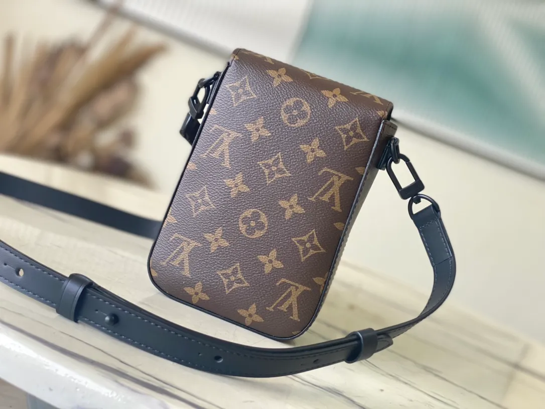 💰700 Top Original M82535 Yellow Leather The new S-Lock Vertical Wearable Wallet embosses the iconic Monogram pattern on elegant Taurillon leather, and uses a magnetic closure to recall the traditional hard case lock design. The compact structure can also accommodate daily needs, making it easy to carry personal items with you and making a fashion statement. Dimensions: 12 x 19 x 7 cm