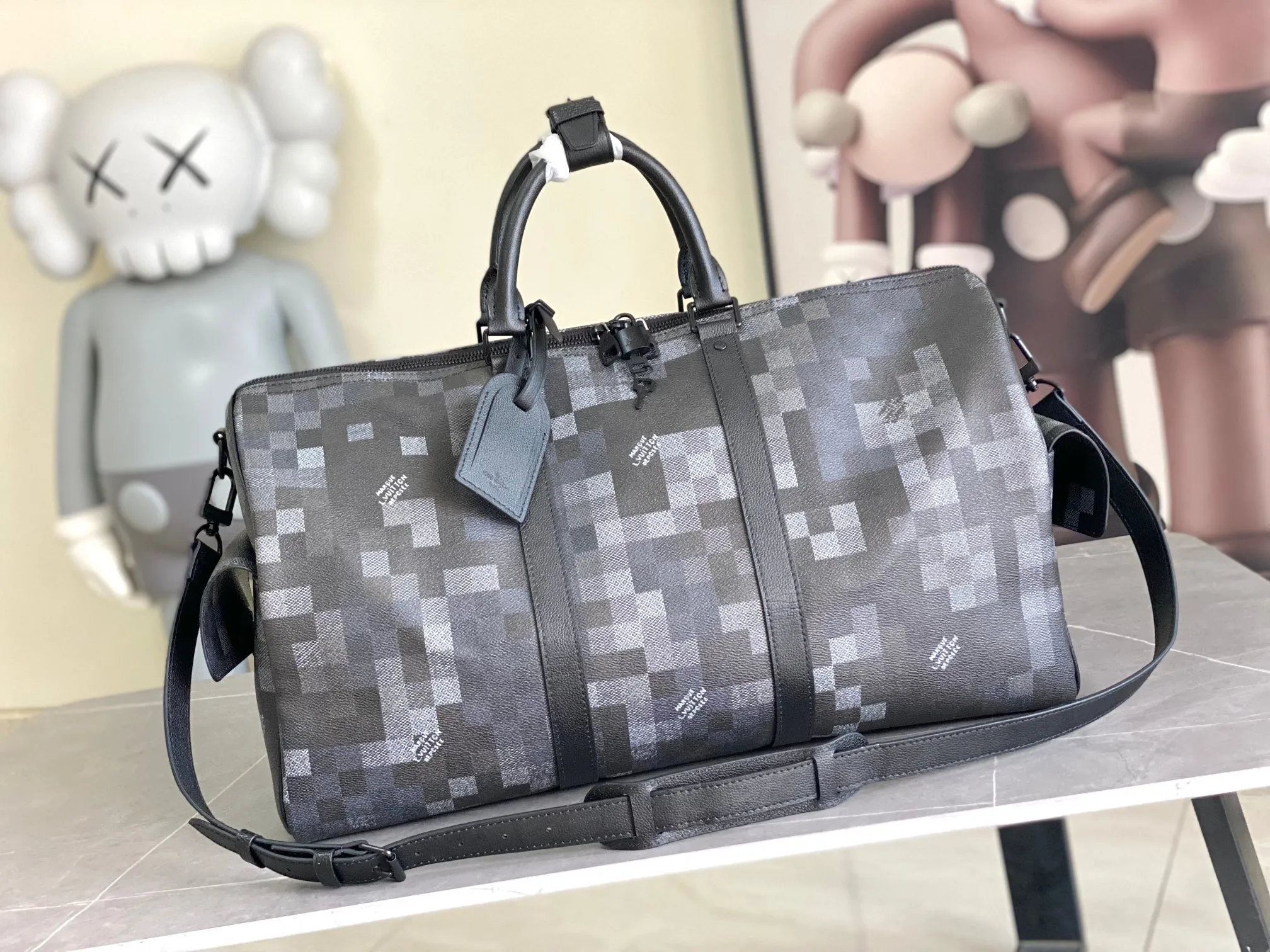 💰1420 Top original order 14957 This Keepall Bandoulière 50 travel bag is made of Monogram Macassar canvas, which simultaneously renders bright colors for the side straps, nameplate, fabric lining and top leather handle. The size of your carry-on luggage hides plenty of space. 50.0 x 29.0 x 23.0 cm (L x H x W) • Monogram Macassar coated canvas • Cow leather trim • Textile lining • Metal hardware • Carry-on dimensions • Double zipper closure • Padlock • Removable name tag • Internal zip pocket • Shoulder strap: removable, adjustable • Half-length strap: 36.0 cm • Half-length strap adjustable to: 50.0 cm • Handle: Double handle