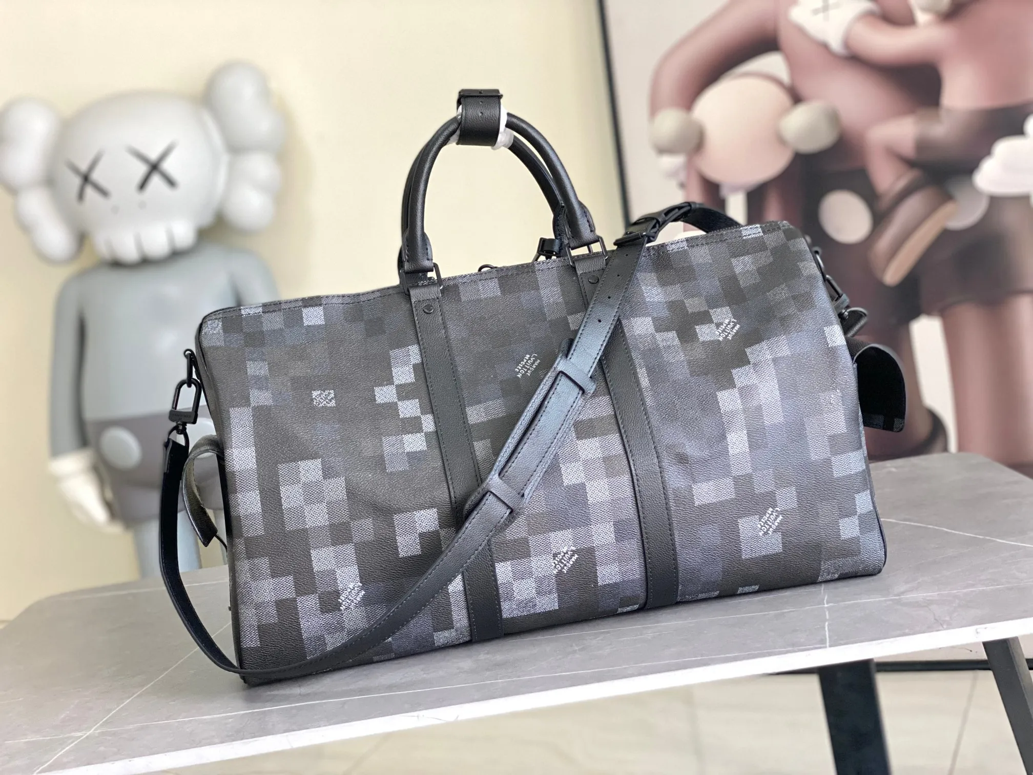 💰1420 Top original order 14957 This Keepall Bandoulière 50 travel bag is made of Monogram Macassar canvas, which simultaneously renders bright colors for the side straps, nameplate, fabric lining and top leather handle. The size of your carry-on luggage hides plenty of space. 50.0 x 29.0 x 23.0 cm (L x H x W) • Monogram Macassar coated canvas • Cow leather trim • Textile lining • Metal hardware • Carry-on dimensions • Double zipper closure • Padlock • Removable name tag • Internal zip pocket • Shoulder strap: removable, adjustable • Half-length strap: 36.0 cm • Half-length strap adjustable to: 50.0 cm • Handle: Double handle