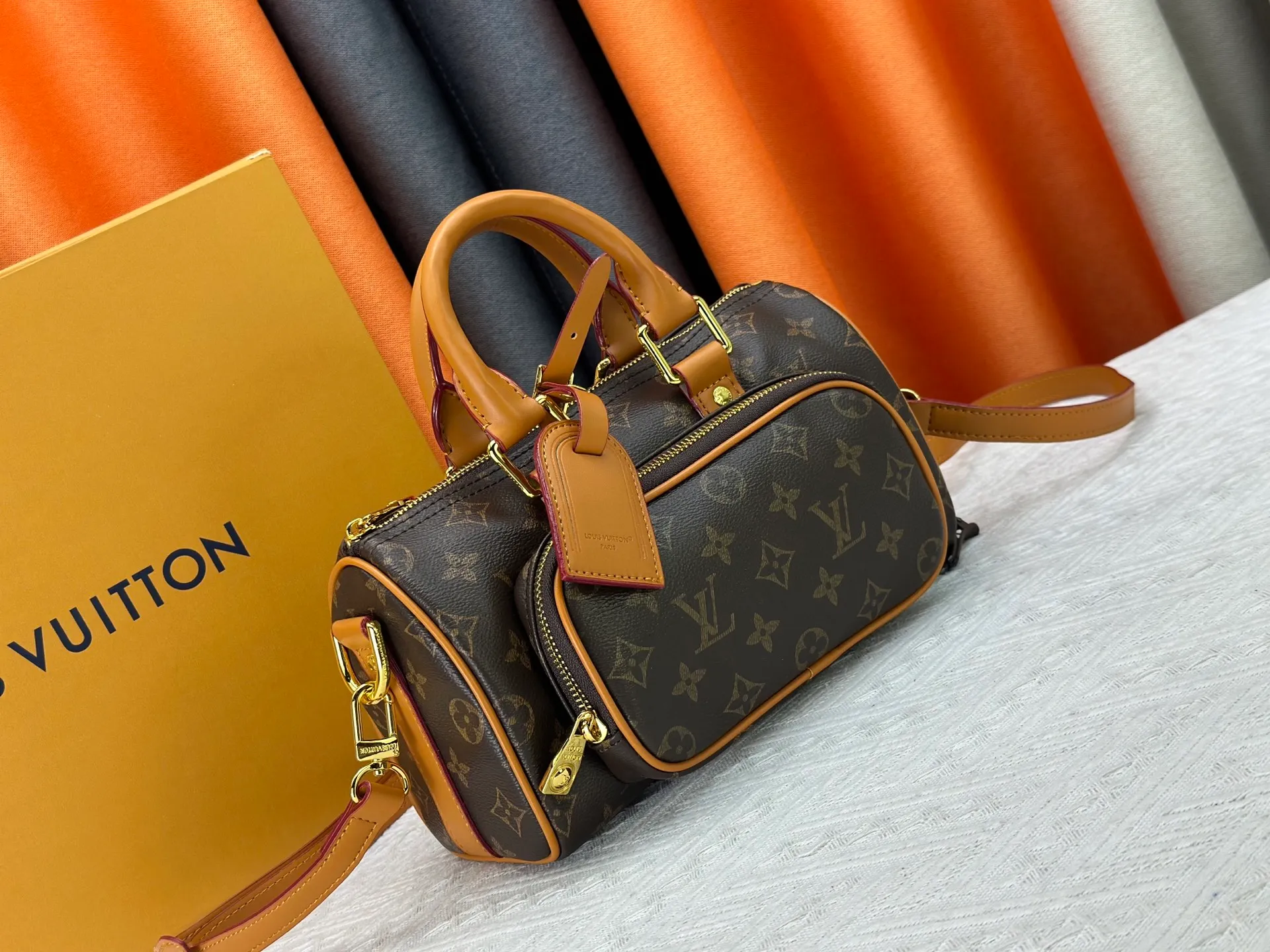 P260 Upgraded original M13988 full leather black M12627 khaki presbyopia, black grass green 46271 black flower This Keepall Bandoulière 25 handbag is made of grain leather with suede details and distressed metal parts. The Monogram canvas outer bag is opened with a cord zipper, making it easy to access and place your belongings. Removable and adjustable leather shoulder strap provides comfortable shoulder carrying experience. Length, height and width: 25x15x11cm