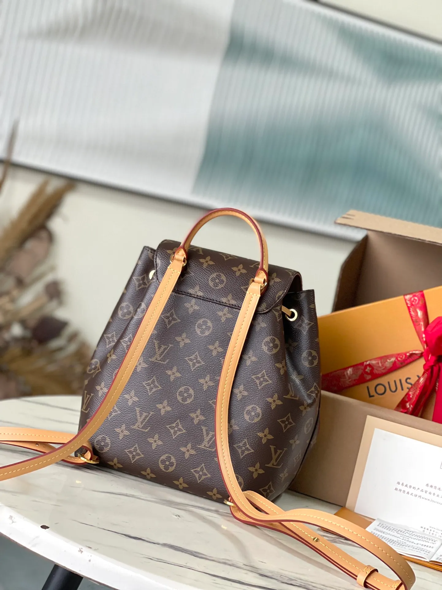 💰860 Top original order M45501 supports counter inspection. The photos taken of duty-free goods are consistent with the product and the packaging is not opened. This product is an exclusive duty-free product in the market and is the highest-end product. Inspection is supported. This product has passed strict inspection and is flawless. Please wear gloves when touching the product. This product is not returnable or exchangeable. Please confirm the product first and then remove the label on the handle. This product is temporarily not open to the public, only regular customers, and is in short supply. Dimensions: 27.5 x 33 x 14 cm