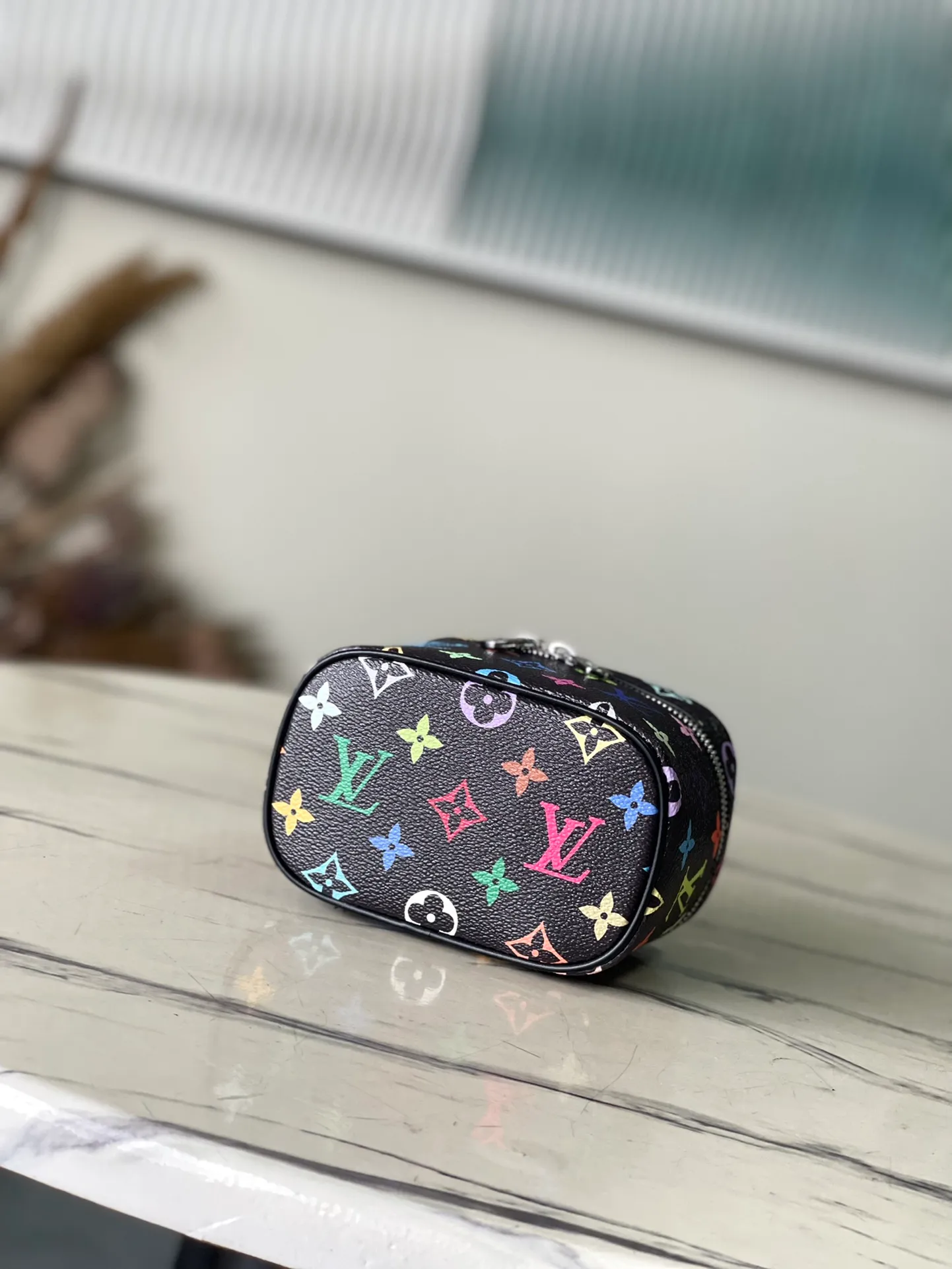 💰680 Top Original Order M14033 Black Color This Nice Nano cosmetic bag is from the Louis Vuitton x Takashi Murakami reissue series. It is made of colorful Monogram coated canvas to create a delicate structure. It cleverly reinterprets the brand's classic elements with the smart style of Japanese artist Takashi Murakami. It features leather handles and a zip closure at the top, and a washable fabric lining adds a functional element. Dimensions: 14 × 10.2 × 8.5 cm