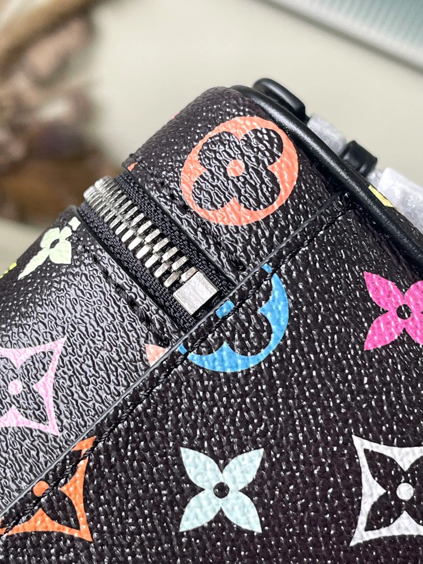 💰680 Top Original Order M14033 Black Color This Nice Nano cosmetic bag is from the Louis Vuitton x Takashi Murakami reissue series. It is made of colorful Monogram coated canvas to create a delicate structure. It cleverly reinterprets the brand's classic elements with the smart style of Japanese artist Takashi Murakami. It features leather handles and a zip closure at the top, and a washable fabric lining adds a functional element. Dimensions: 14 × 10.2 × 8.5 cm
