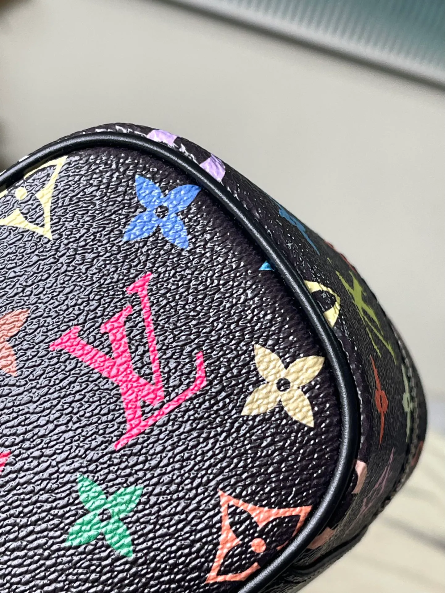 💰680 Top Original Order M14033 Black Color This Nice Nano cosmetic bag is from the Louis Vuitton x Takashi Murakami reissue series. It is made of colorful Monogram coated canvas to create a delicate structure. It cleverly reinterprets the brand's classic elements with the smart style of Japanese artist Takashi Murakami. It features leather handles and a zip closure at the top, and a washable fabric lining adds a functional element. Dimensions: 14 × 10.2 × 8.5 cm