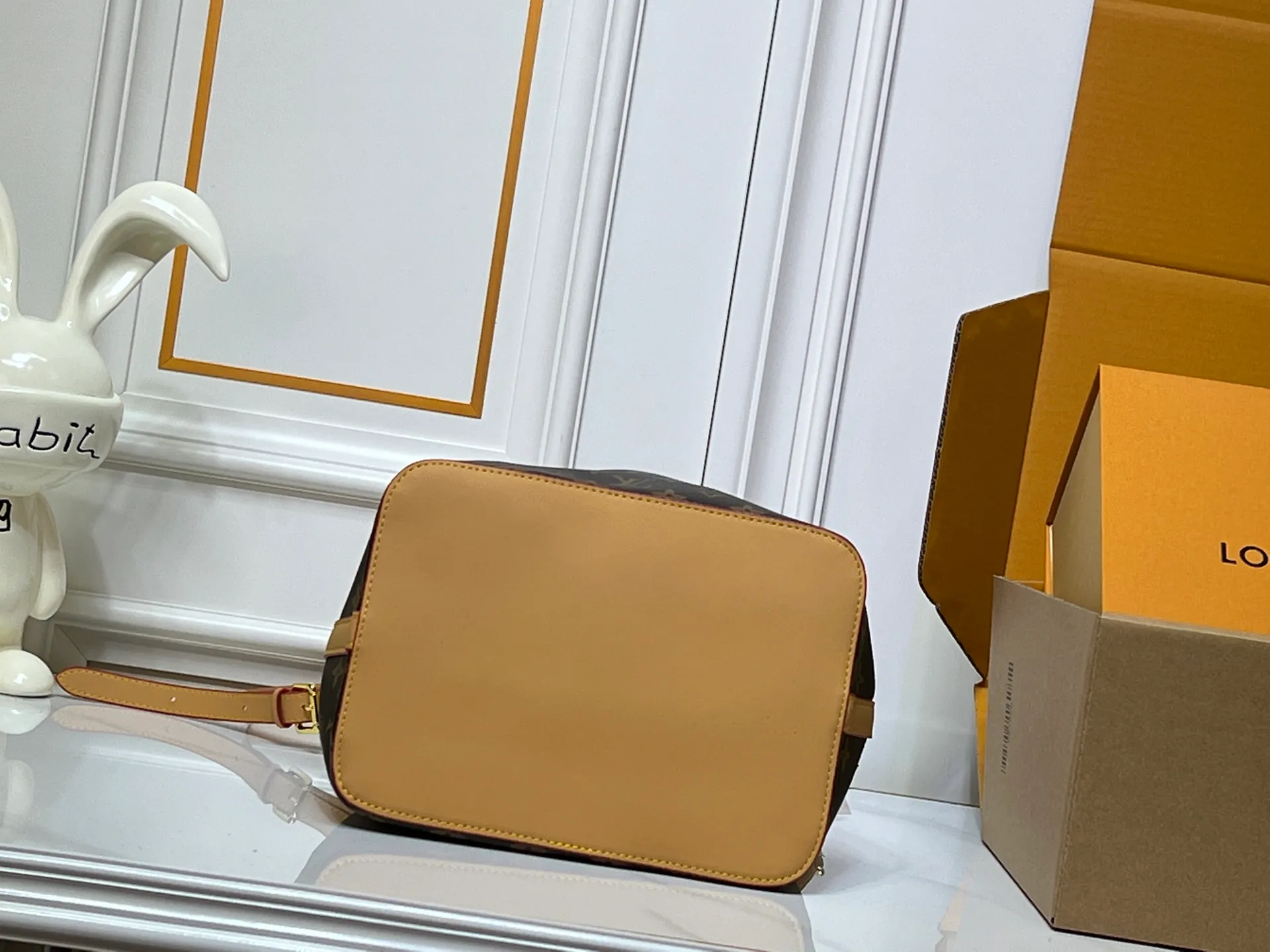 Batch 280💰Retro bucket small size⬇️M42224 M42225 LV limited edition drawstring bucket bag The king of cost performance. This is an awesome bag type, very worth buying. It is very considerate and adds a medium-length shoulder strap. It can be said to be very good. The upper body is really elegant! Dimensions: 26x27x18