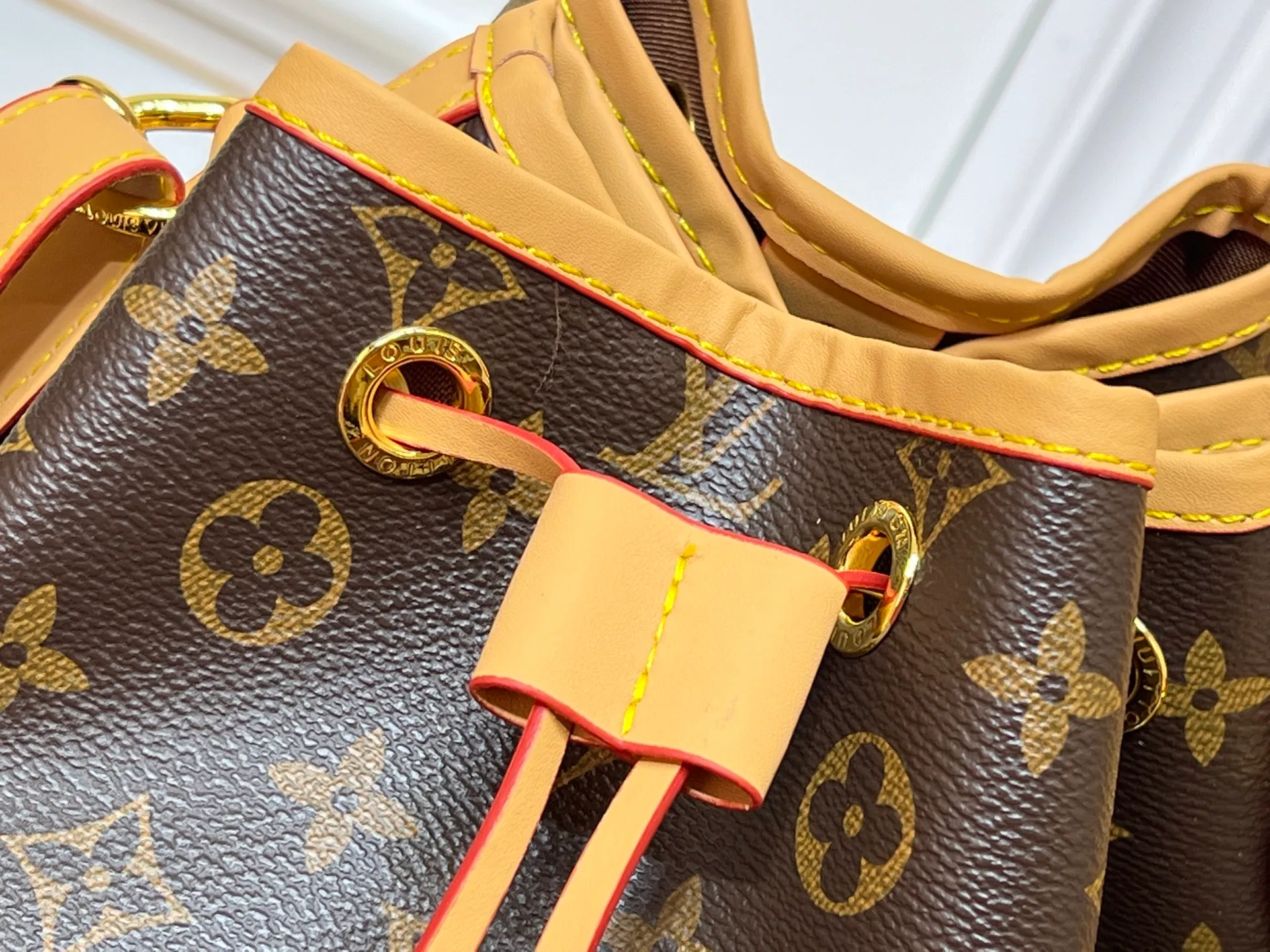 Batch 280💰Retro bucket small size⬇️M42224 M42225 LV limited edition drawstring bucket bag The king of cost performance. This is an awesome bag type, very worth buying. It is very considerate and adds a medium-length shoulder strap. It can be said to be very good. The upper body is really elegant! Dimensions: 26x27x18