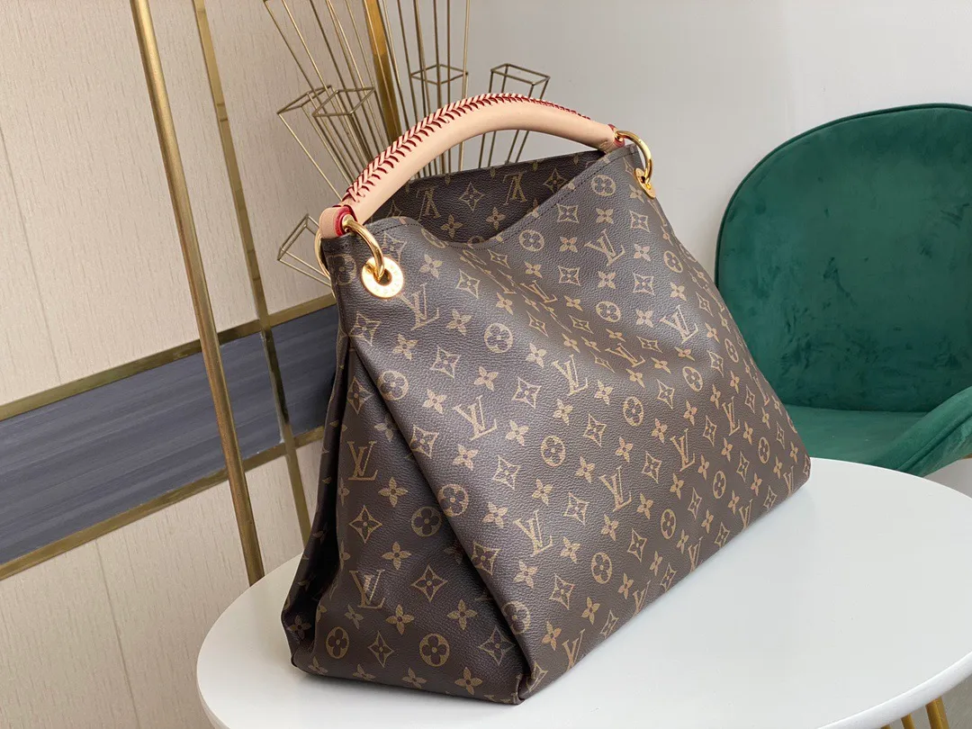 💰880 Top original Artsy medium size N41174 white checkered M40249 presbyopic N40253 white checkered edge M44869 edged presbyopic handbag is made of soft Damier Azur canvas, with a fresh and feminine appearance. Paired with shiny golden brass accessories and fashionable and chic bag decorations, the beautifully handmade leather handle adds a luxurious touch 💠Dimensions 46 x 32 x 24 cm680 (Length x Height x Width)