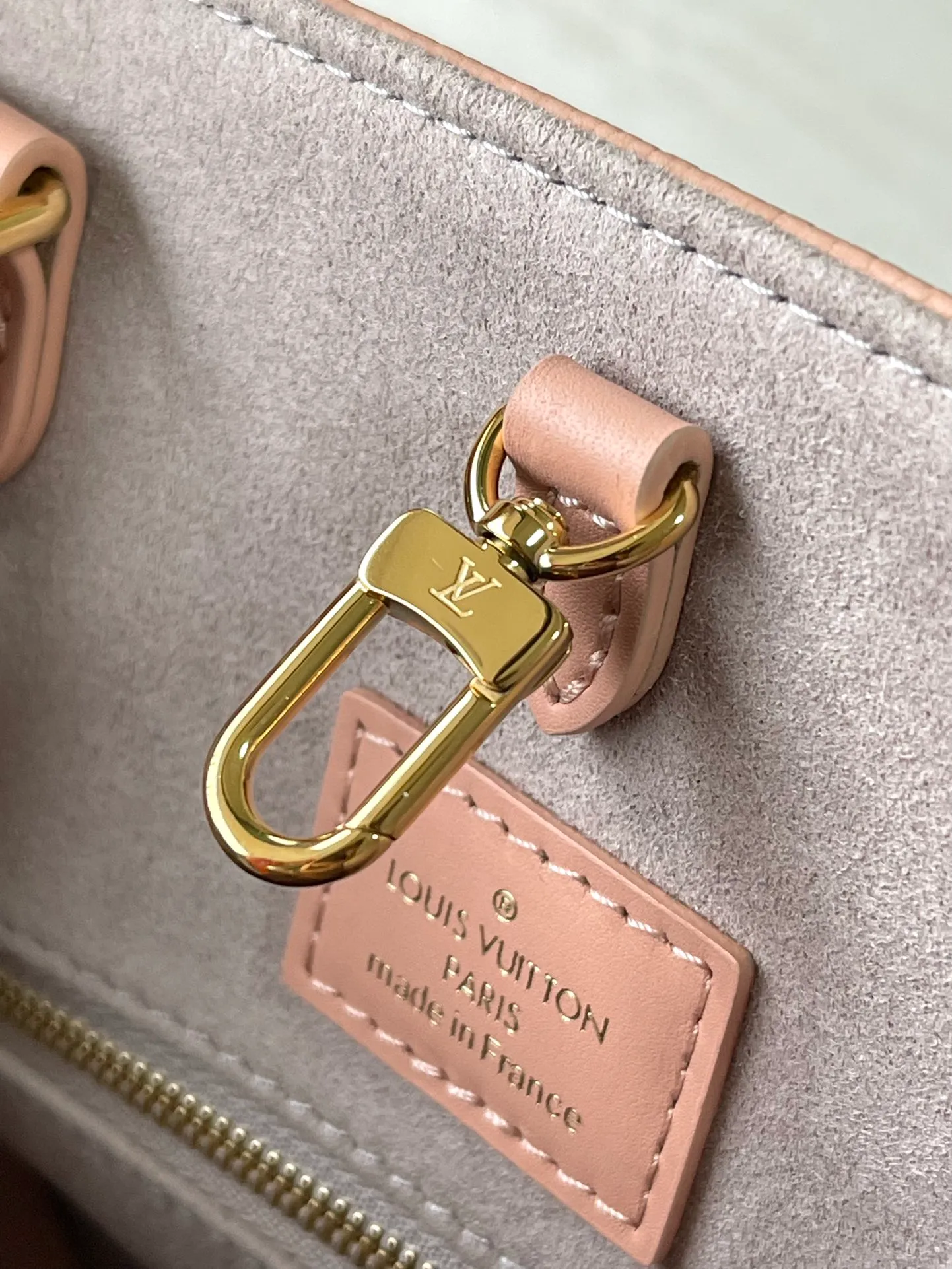 💰1120 (top layer leather) top original order M46286. Support counter inspection. Photos taken of duty-free goods are consistent with the product without unpacking. This product is an exclusive duty-free product in the market and is the highest-end product. Inspection is supported. This product has passed strict inspection and is flawless. Please wear gloves when touching the product. This product is not returnable or exchangeable. Please confirm the product first and then remove the label on the handle. This product is temporarily not open to the public, only regular customers, and is in short supply. Dimensions: 35 x 27 x 14 cm