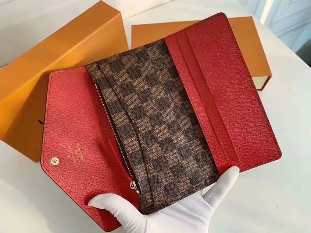 The P110Josephine Wallet is inspired by Louis Vuitton's first wallet. It is made of soft Monogram canvas and lined with brightly colored lining, giving the brand's classic design a unique and stylish beauty. The long, flat shape makes it easy to slip into any pocket or handbag. Model: M60708 Size: 19/10.