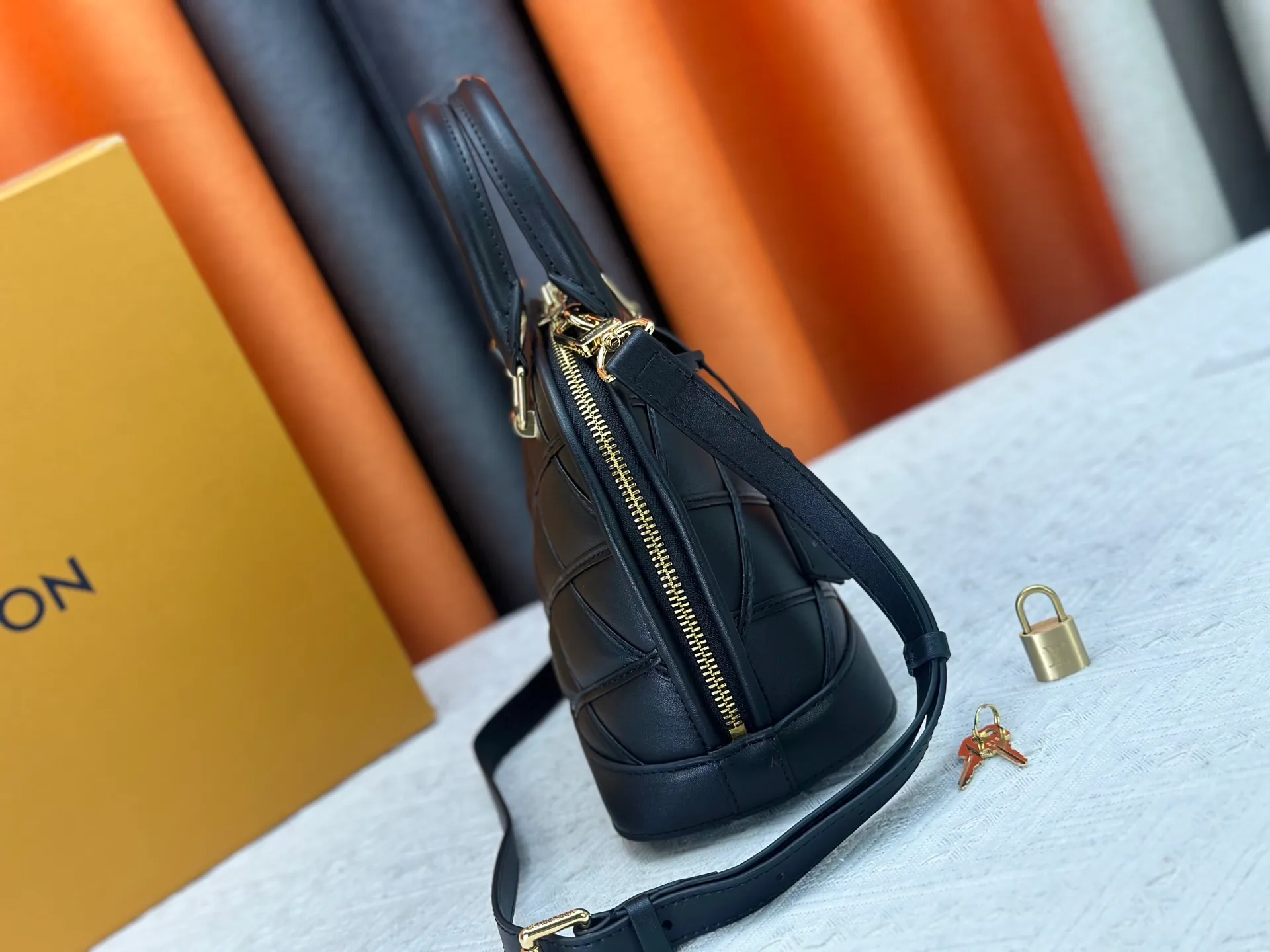 P360 M83048 M53152 This Nano Alma handbag is a pocket-sized version of Louis Vuitton's classic Alma handbag. It is made of soft lambskin with a Malletage quilting pattern, recalling the diamond inner panel of the brand's traditional hard luggage. The elegant handle, dazzling chain and detachable and adjustable leather shoulder strap enable a variety of carrying styles. Dimensions: 23.5x17.5x11.5cm