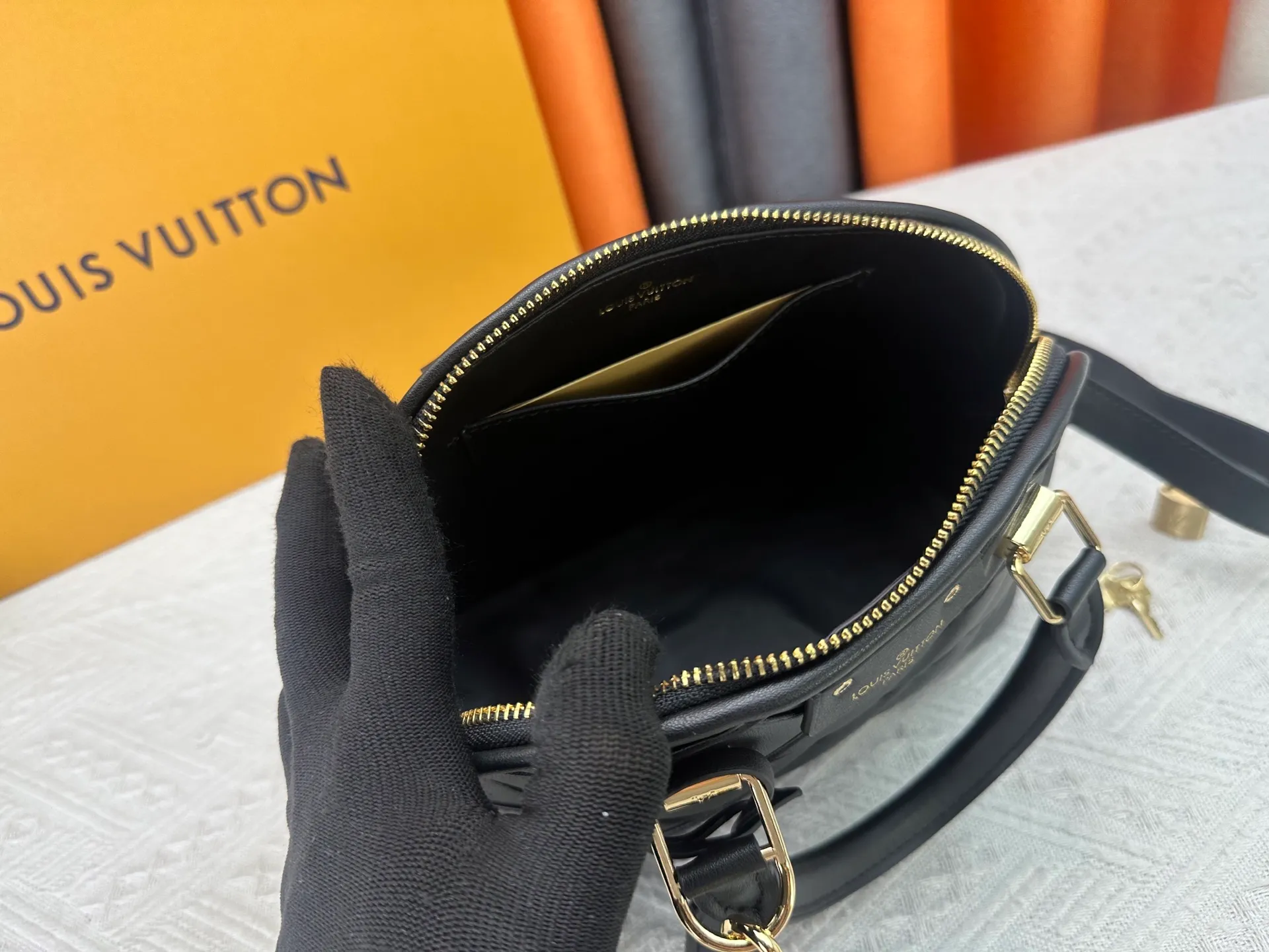 P360 M83048 M53152 This Nano Alma handbag is a pocket-sized version of Louis Vuitton's classic Alma handbag. It is made of soft lambskin with a Malletage quilting pattern, recalling the diamond inner panel of the brand's traditional hard luggage. The elegant handle, dazzling chain and detachable and adjustable leather shoulder strap enable a variety of carrying styles. Dimensions: 23.5x17.5x11.5cm