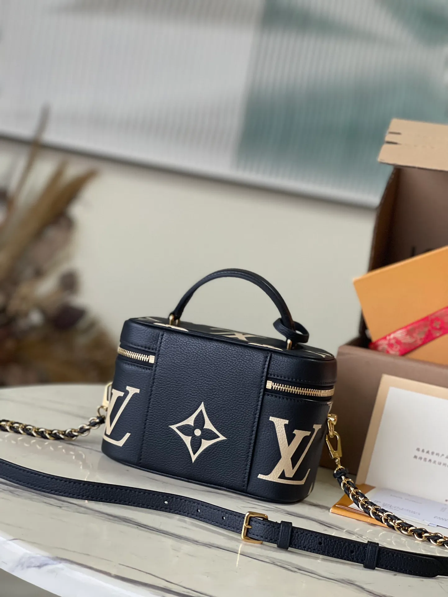 💰1160 (top layer leather) top original order M45780. Support counter inspection. Photos taken of duty-free goods are consistent with the product without unpacking. This product is an exclusive duty-free product in the market and is the highest-end product. Inspection is supported. This product has passed strict inspection and is flawless. Please wear gloves when touching the product. This product is not returnable or exchangeable. Please confirm the product first and then remove the label on the handle. This product is temporarily not open to the public, only regular customers, and is in short supply. Dimensions: 19 x 13 x 11 cm