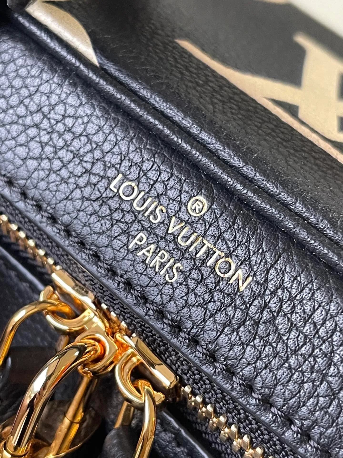 💰1160 (top layer leather) top original order M45780. Support counter inspection. Photos taken of duty-free goods are consistent with the product without unpacking. This product is an exclusive duty-free product in the market and is the highest-end product. Inspection is supported. This product has passed strict inspection and is flawless. Please wear gloves when touching the product. This product is not returnable or exchangeable. Please confirm the product first and then remove the label on the handle. This product is temporarily not open to the public, only regular customers, and is in short supply. Dimensions: 19 x 13 x 11 cm