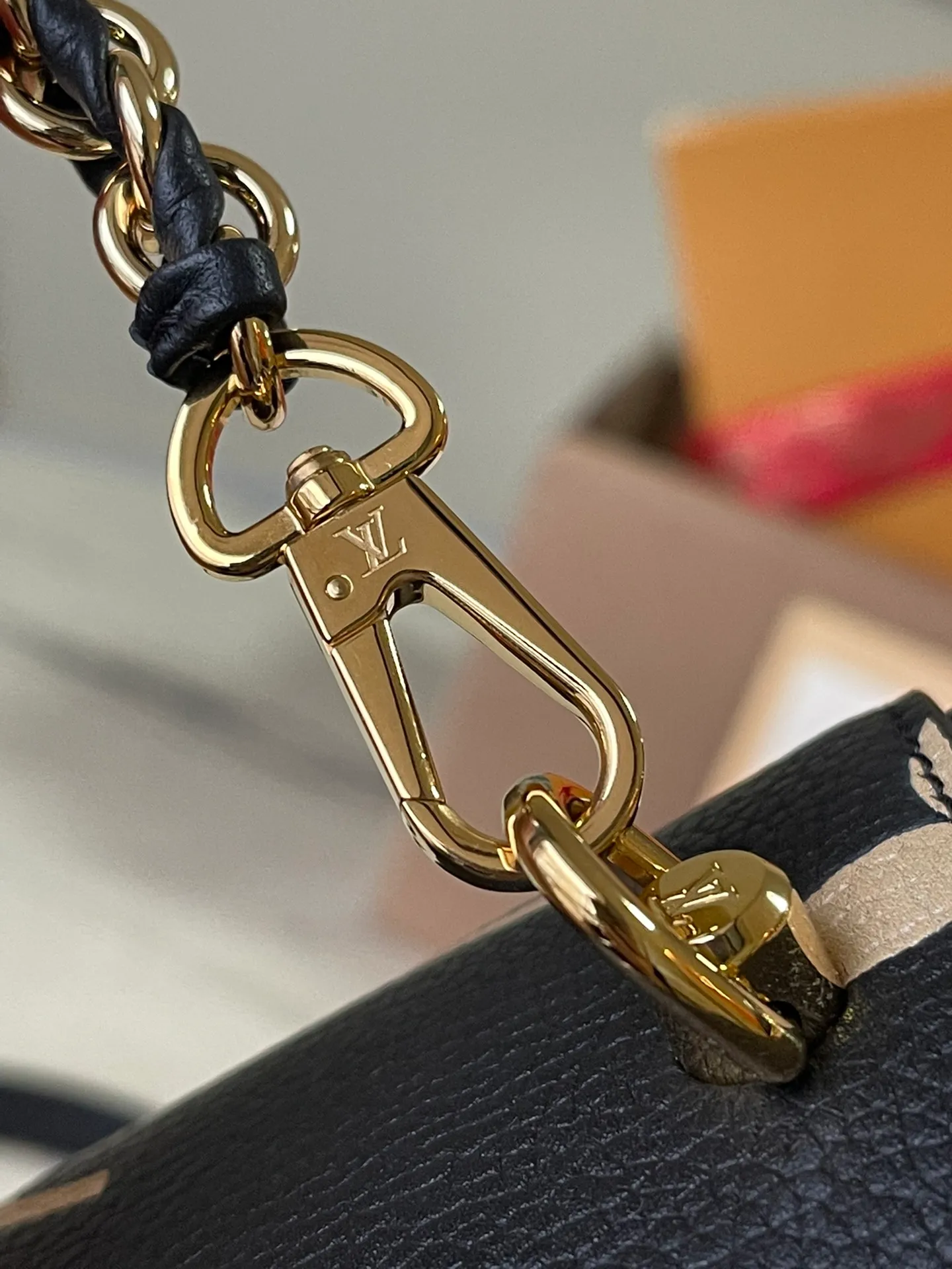 💰1160 (top layer leather) top original order M45780. Support counter inspection. Photos taken of duty-free goods are consistent with the product without unpacking. This product is an exclusive duty-free product in the market and is the highest-end product. Inspection is supported. This product has passed strict inspection and is flawless. Please wear gloves when touching the product. This product is not returnable or exchangeable. Please confirm the product first and then remove the label on the handle. This product is temporarily not open to the public, only regular customers, and is in short supply. Dimensions: 19 x 13 x 11 cm