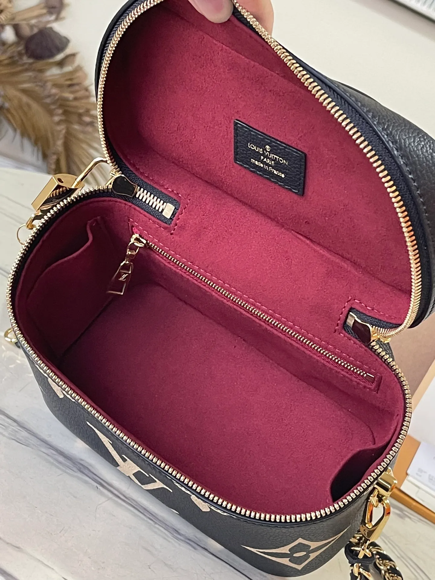 💰1160 (top layer leather) top original order M45780. Support counter inspection. Photos taken of duty-free goods are consistent with the product without unpacking. This product is an exclusive duty-free product in the market and is the highest-end product. Inspection is supported. This product has passed strict inspection and is flawless. Please wear gloves when touching the product. This product is not returnable or exchangeable. Please confirm the product first and then remove the label on the handle. This product is temporarily not open to the public, only regular customers, and is in short supply. Dimensions: 19 x 13 x 11 cm