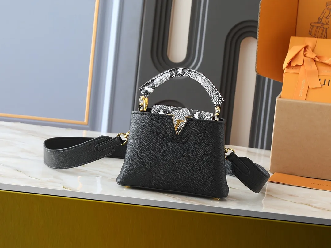 💰320💰Guangzhou goods Upgraded original M80071 M80041 M81410 M81258 M98477 This Capucines mini handbag displays the subtle sheen of the delicate Taurillon leather and python leather handles, embellished with iconic letters. The detachable wide shoulder strap allows the compact size to be worn on the shoulder or cross-body. Dimensions: 21.0 x 14.0 x 8.0 cm