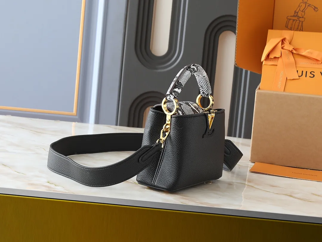 💰320💰Guangzhou goods Upgraded original M80071 M80041 M81410 M81258 M98477 This Capucines mini handbag displays the subtle sheen of the delicate Taurillon leather and python leather handles, embellished with iconic letters. The detachable wide shoulder strap allows the compact size to be worn on the shoulder or cross-body. Dimensions: 21.0 x 14.0 x 8.0 cm