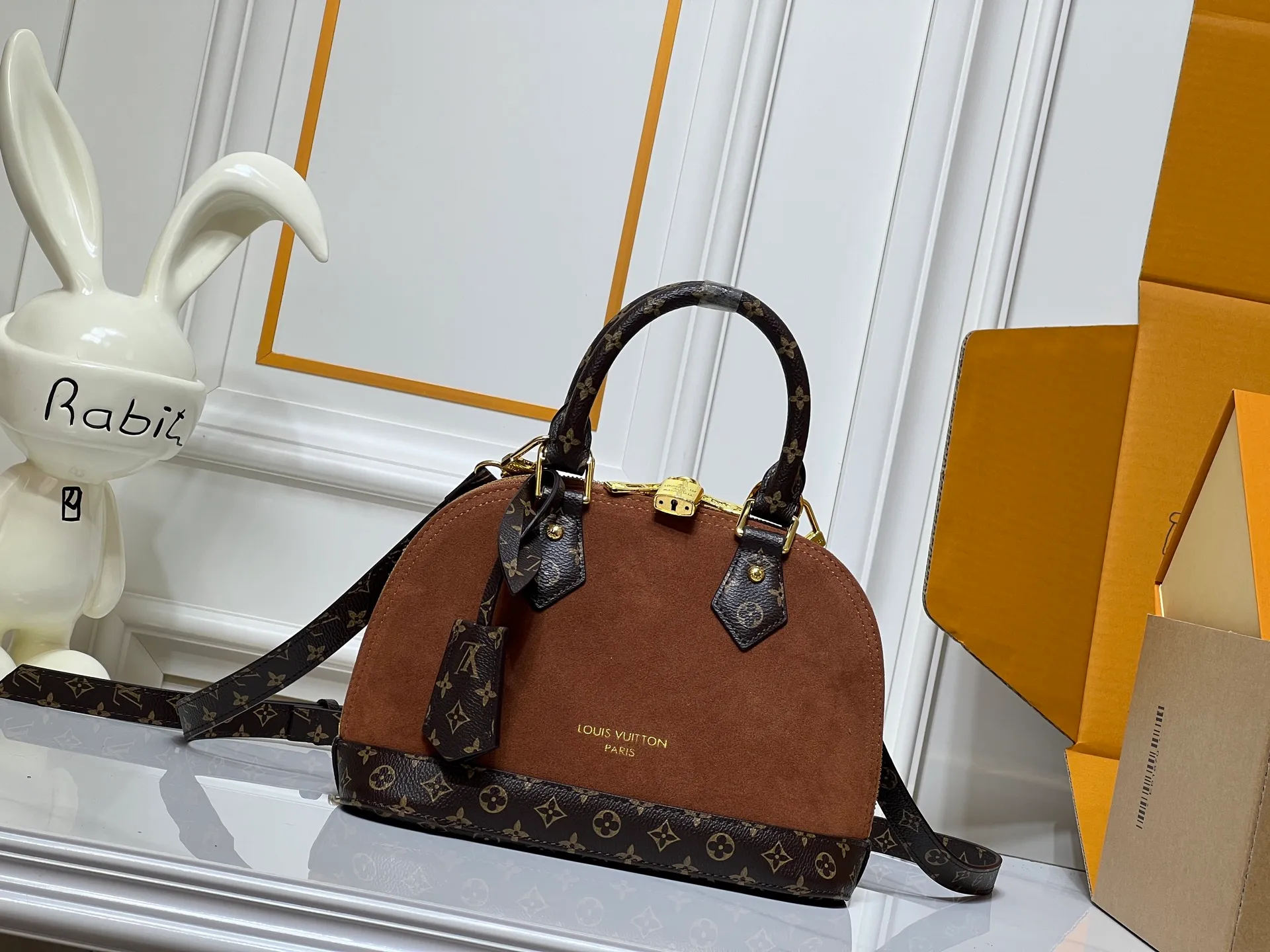 Batch 300💰Presbyopic brown M53152 M90611 M82717 Louis Vuitton's iconic handbag, one of the most structured and structured. Its prototype is a piece designed by Gaston Vuitton and named after the Alma Bridge, which connects two adjacent fashionable districts in Paris. Signature Monogram canvas gives it a classic feel. Dimensions: 25 x 19 x 12 cm (length x height x width)