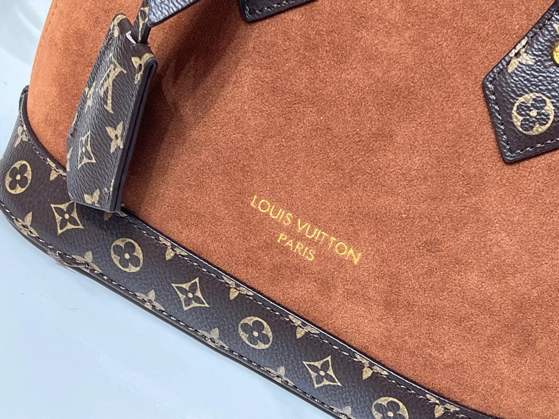 Batch 300💰Presbyopic brown M53152 M90611 M82717 Louis Vuitton's iconic handbag, one of the most structured and structured. Its prototype is a piece designed by Gaston Vuitton and named after the Alma Bridge, which connects two adjacent fashionable districts in Paris. Signature Monogram canvas gives it a classic feel. Dimensions: 25 x 19 x 12 cm (length x height x width)