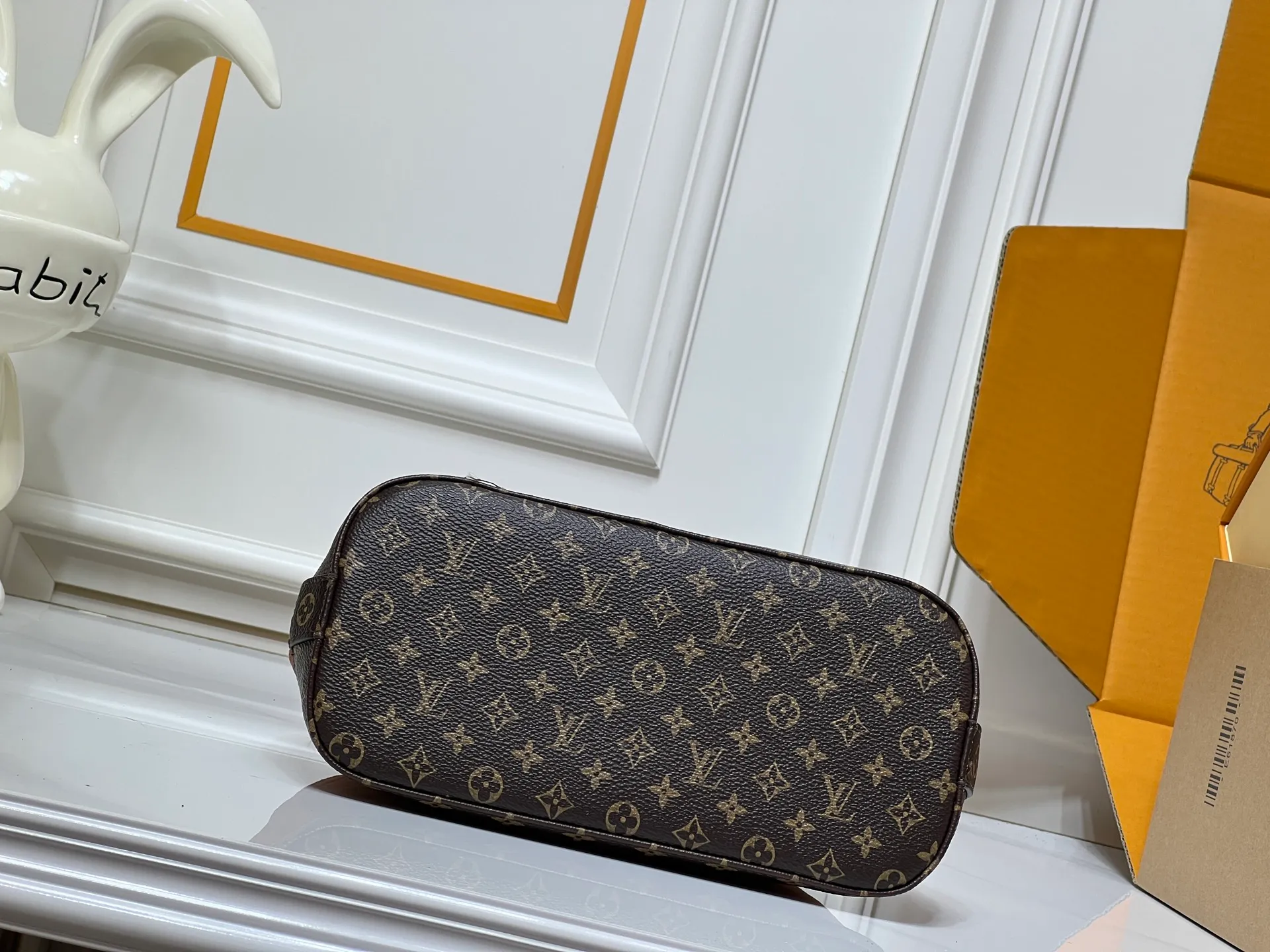 Batch 300💰Presbyopic brown M53152 M90611 M82717 Louis Vuitton's iconic handbag, one of the most structured and structured. Its prototype is a piece designed by Gaston Vuitton and named after the Alma Bridge, which connects two adjacent fashionable districts in Paris. Signature Monogram canvas gives it a classic feel. Dimensions: 25 x 19 x 12 cm (length x height x width)