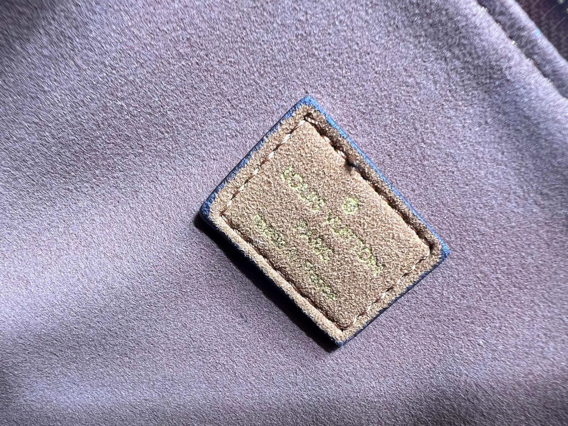 Batch 300💰Presbyopic brown M53152 M90611 M82717 Louis Vuitton's iconic handbag, one of the most structured and structured. Its prototype is a piece designed by Gaston Vuitton and named after the Alma Bridge, which connects two adjacent fashionable districts in Paris. Signature Monogram canvas gives it a classic feel. Dimensions: 25 x 19 x 12 cm (length x height x width)