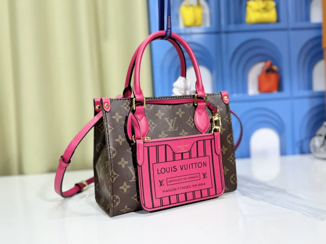 P260💰Upgraded original version 🔥New model🔥M45659 M46373 M44571 This OnTheGo small handbag is made of Monogram and Monogram Reverse canvas, with the Monogram Giant pattern embellished on it. The Toron handle and the jacquard textured shoulder strap decorated with the brand's logo create a visual contrast, and the detachable coin bag is suitable for storing change or small items. It combines fashionable charm with various functions, making it a good daily companion. 25.0 x 19.0 x 11.5 cm (length x height x width)