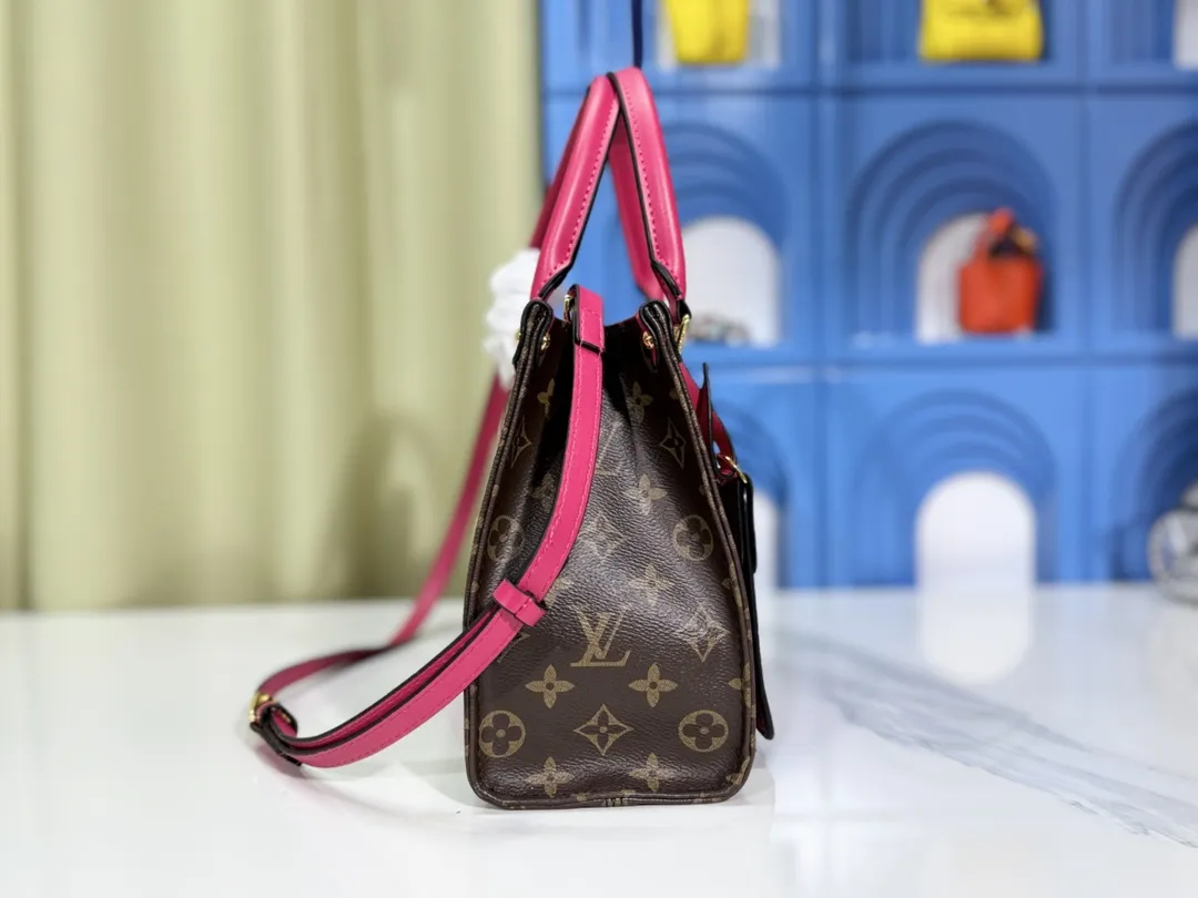 P260💰Upgraded original version 🔥New model🔥M45659 M46373 M44571 This OnTheGo small handbag is made of Monogram and Monogram Reverse canvas, with the Monogram Giant pattern embellished on it. The Toron handle and the jacquard textured shoulder strap decorated with the brand's logo create a visual contrast, and the detachable coin bag is suitable for storing change or small items. It combines fashionable charm with various functions, making it a good daily companion. 25.0 x 19.0 x 11.5 cm (length x height x width)