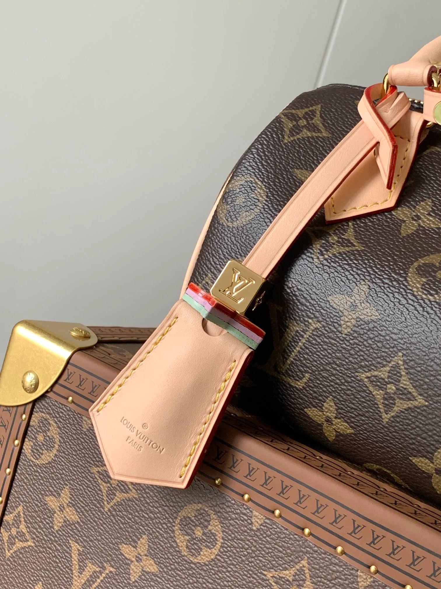 💰1060 top original order, transcoding chip 2024 Chinese Valentine's Day limited speedy18, to meet daily needs, it is equipped with exquisite and compact accessories that can be worn in a variety of ways, plus a detachable chain strap to achieve a comfortable shoulder-carrying experience. M24606 black flower M46970 old flower M24605 green leather, M24598 purple leather M24474 white flower, M24605 blue leather Size: 18.0x12.5x11.0 (length x height x width)