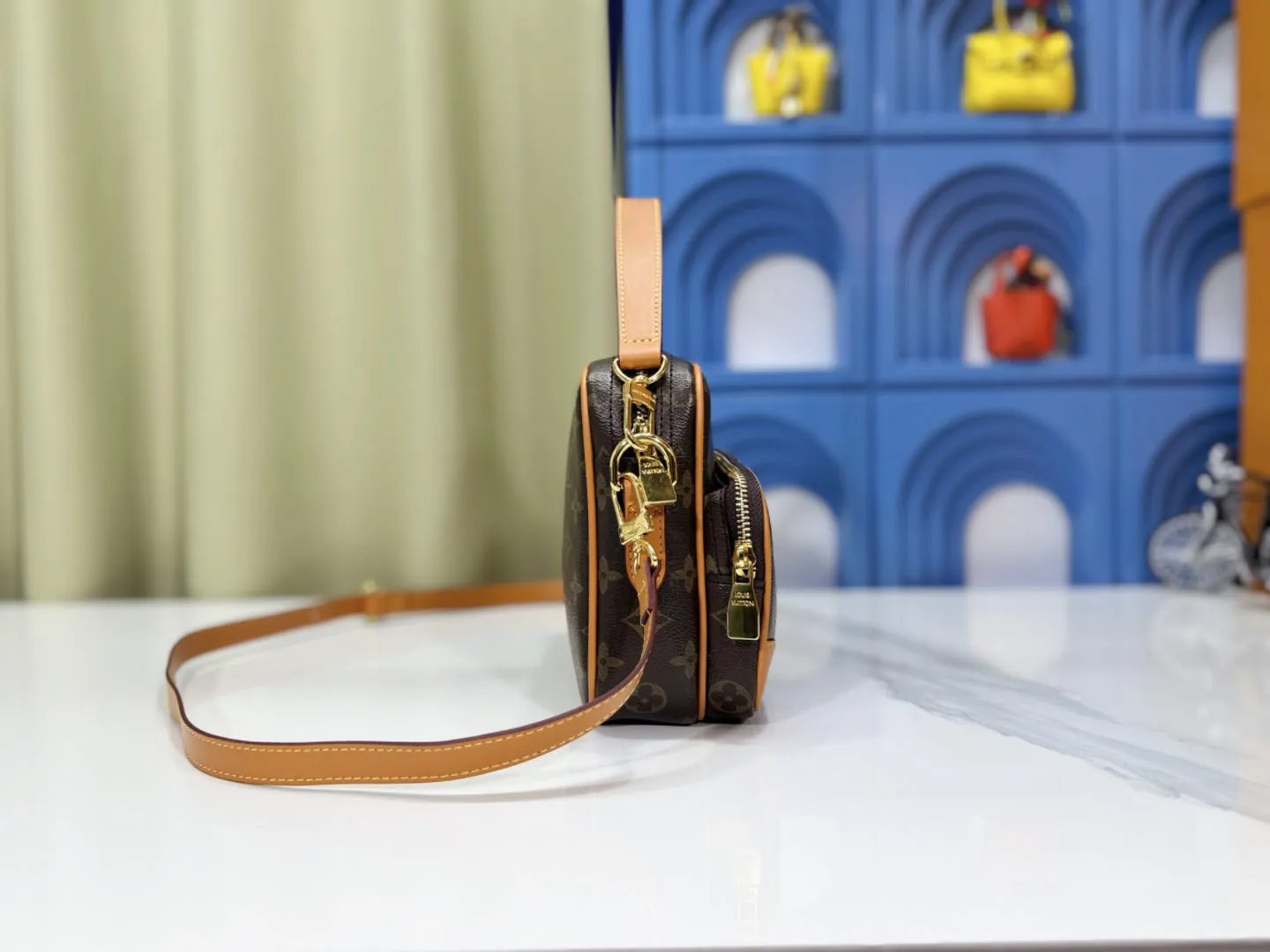 P260 M14016 Second-hand series crossbody bag Louis retro crossbody bag, antique! A classic in Monogram canvas! Showing natural elegance. Carry it casually across the body for a more fashionable appeal. This exquisite presbyopic cross-body shoulder bag measures 22x16.5x8.