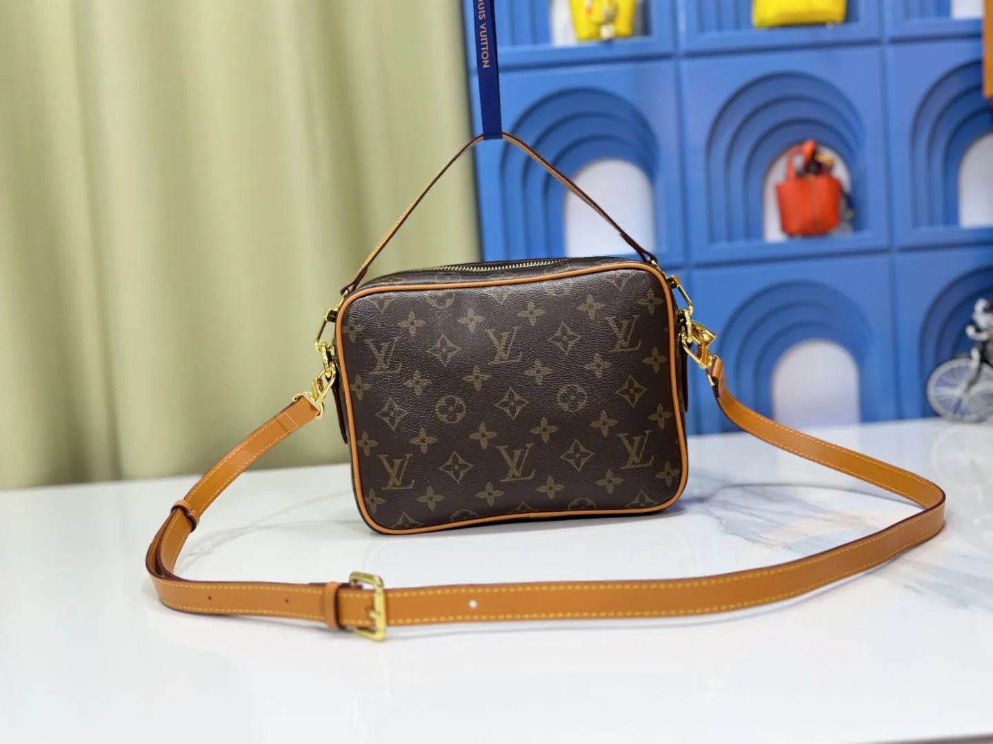 P260 M14016 Second-hand series crossbody bag Louis retro crossbody bag, antique! A classic in Monogram canvas! Showing natural elegance. Carry it casually across the body for a more fashionable appeal. This exquisite presbyopic cross-body shoulder bag measures 22x16.5x8.