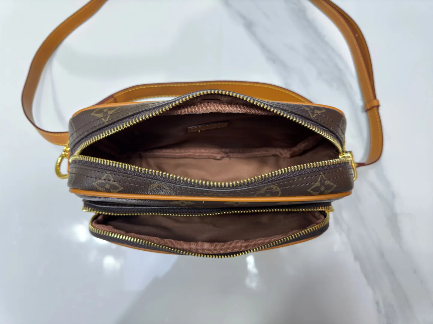 P260 M14016 Second-hand series crossbody bag Louis retro crossbody bag, antique! A classic in Monogram canvas! Showing natural elegance. Carry it casually across the body for a more fashionable appeal. This exquisite presbyopic cross-body shoulder bag measures 22x16.5x8.