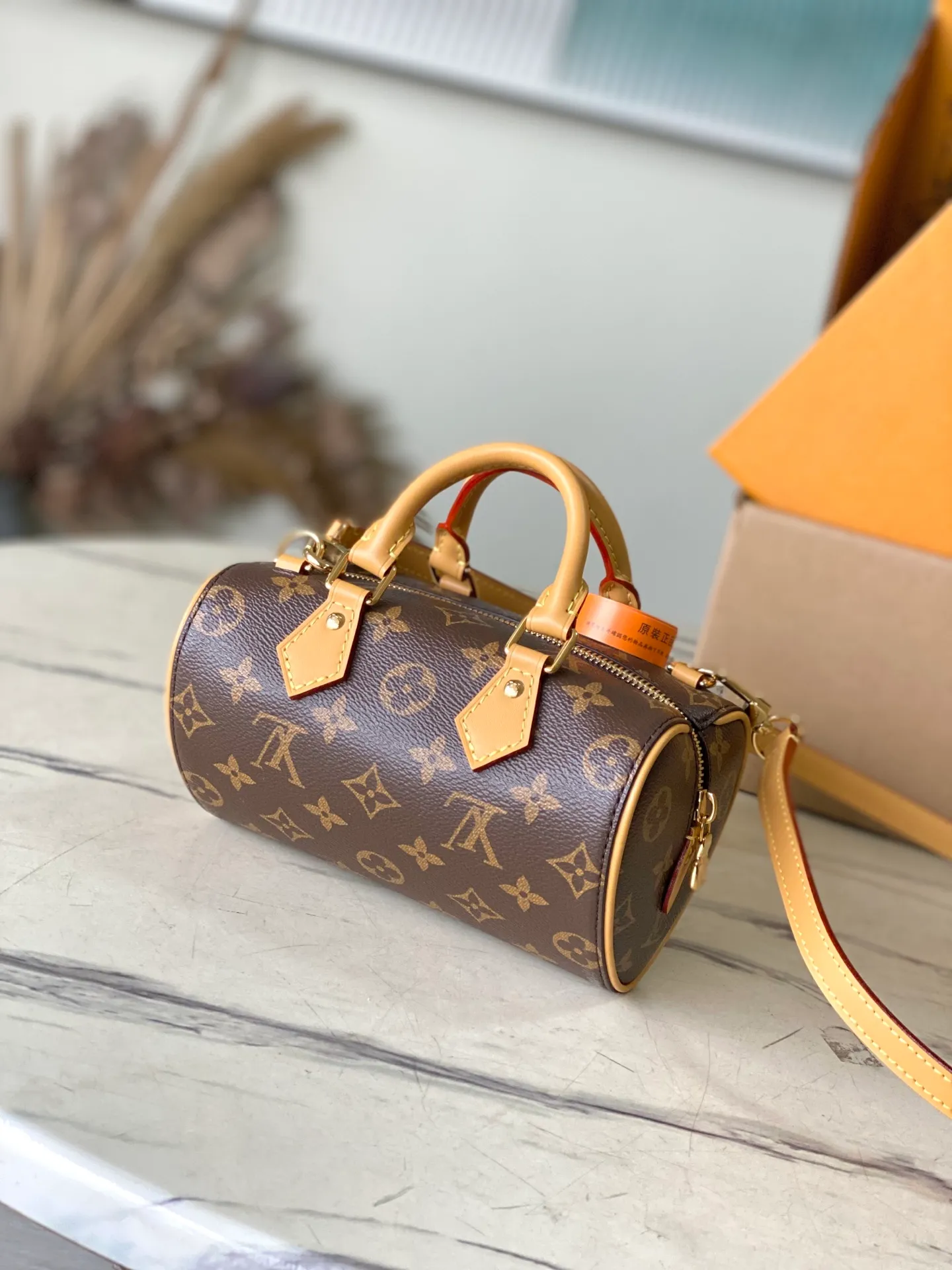 💰800 Top Original Order M13226 This Nano Speedy handbag is made of the brand's classic Monogram Empreinte leather to cut a modern and compact structure, and uses soft tones to highlight the dazzling metal parts. Detachable shoulder strap provides various carrying options. It can store daily necessities in an orderly manner at night. Dimensions: 18 × 10.5 × 11.5 cm