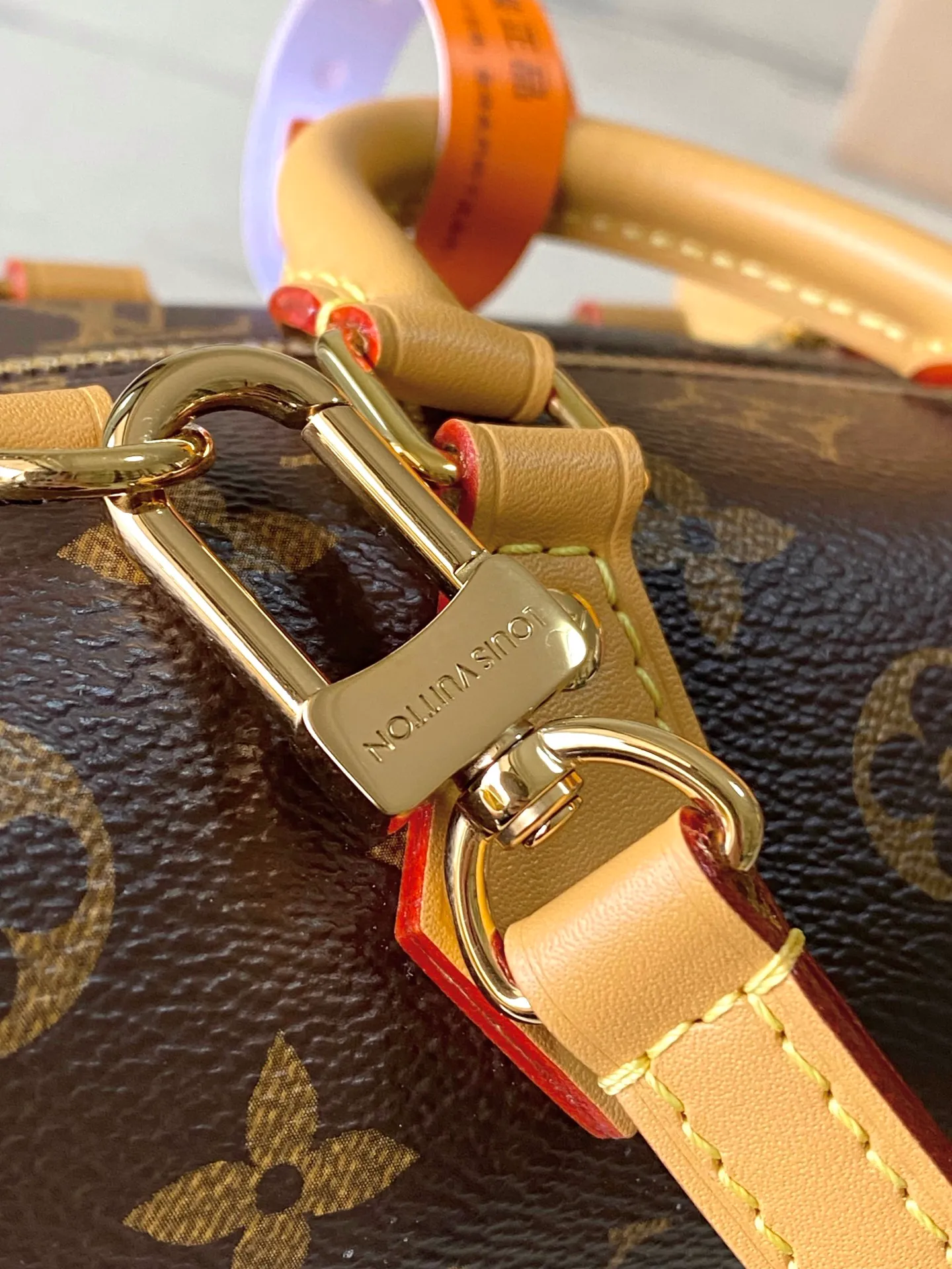 💰800 Top Original Order M13226 This Nano Speedy handbag is made of the brand's classic Monogram Empreinte leather to cut a modern and compact structure, and uses soft tones to highlight the dazzling metal parts. Detachable shoulder strap provides various carrying options. It can store daily necessities in an orderly manner at night. Dimensions: 18 × 10.5 × 11.5 cm