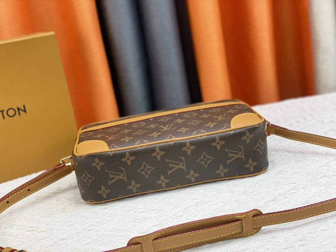 P280 top original version. Counter model number: m51274 presbyopia. It adopts a rectangular row structure that is comfortable to carry. This exquisite small handbag adds a dynamic temperament to the shape. Equipped with an adjustable top leather shoulder strap, it is extremely comfortable and convenient to carry. Size: LV classic crossbody bag, model number: 27x17x7,