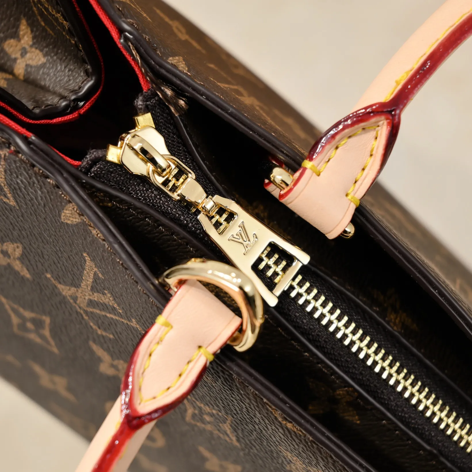 Batch 360💰Small size 2021 new LV New Grand palais mm🎉🎉🎉LV Louis Vuitton calfskin print trend fashionable shoulder bag, N45811. Size: 29-18-12.5