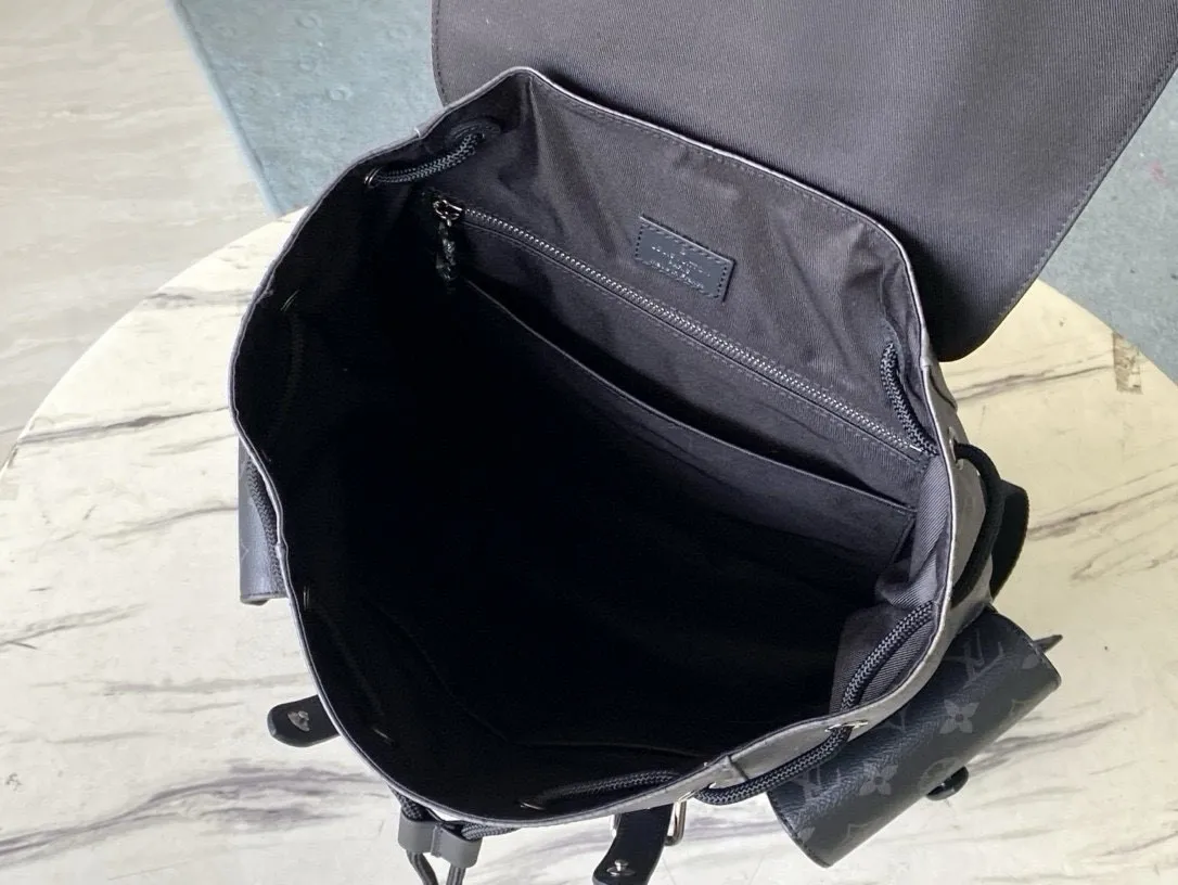 💰1000 Top Original M45419 Silver Flower Christopher Backpack uses Monogram canvas to interpret the rugged and simple spirit of a hiking bag. Its unique style is suitable for both work and entertainment, highlighting a high-quality lifestyle. Dimensions: 41 x 47 x 13 cm