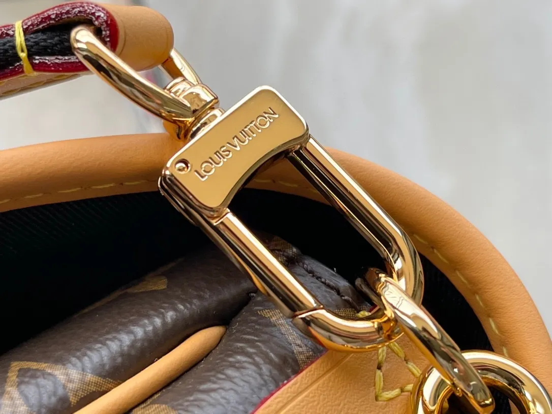 💰800 (top layer leather) top original order M45985. One of the most beautiful baguette bags in history. Dimensions: 25 × 9 × 15 cm