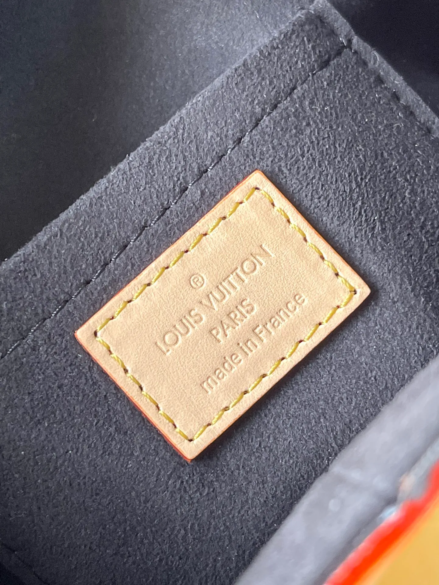 💰900 (steel lock) top original order M43587, supports counter inspection, the photo of duty-free goods is consistent with the product without unpacking. This product is an exclusive duty-free product in the market and is the highest-end product. Inspection is supported. This product has passed strict inspection and is flawless. Please wear gloves when touching the product. This product is not returnable or exchangeable. Please confirm the product first and then remove the label on the handle. This product is temporarily not open to the public, only regular customers, and is in short supply. Dimensions: 22 x 23 x 14 cm