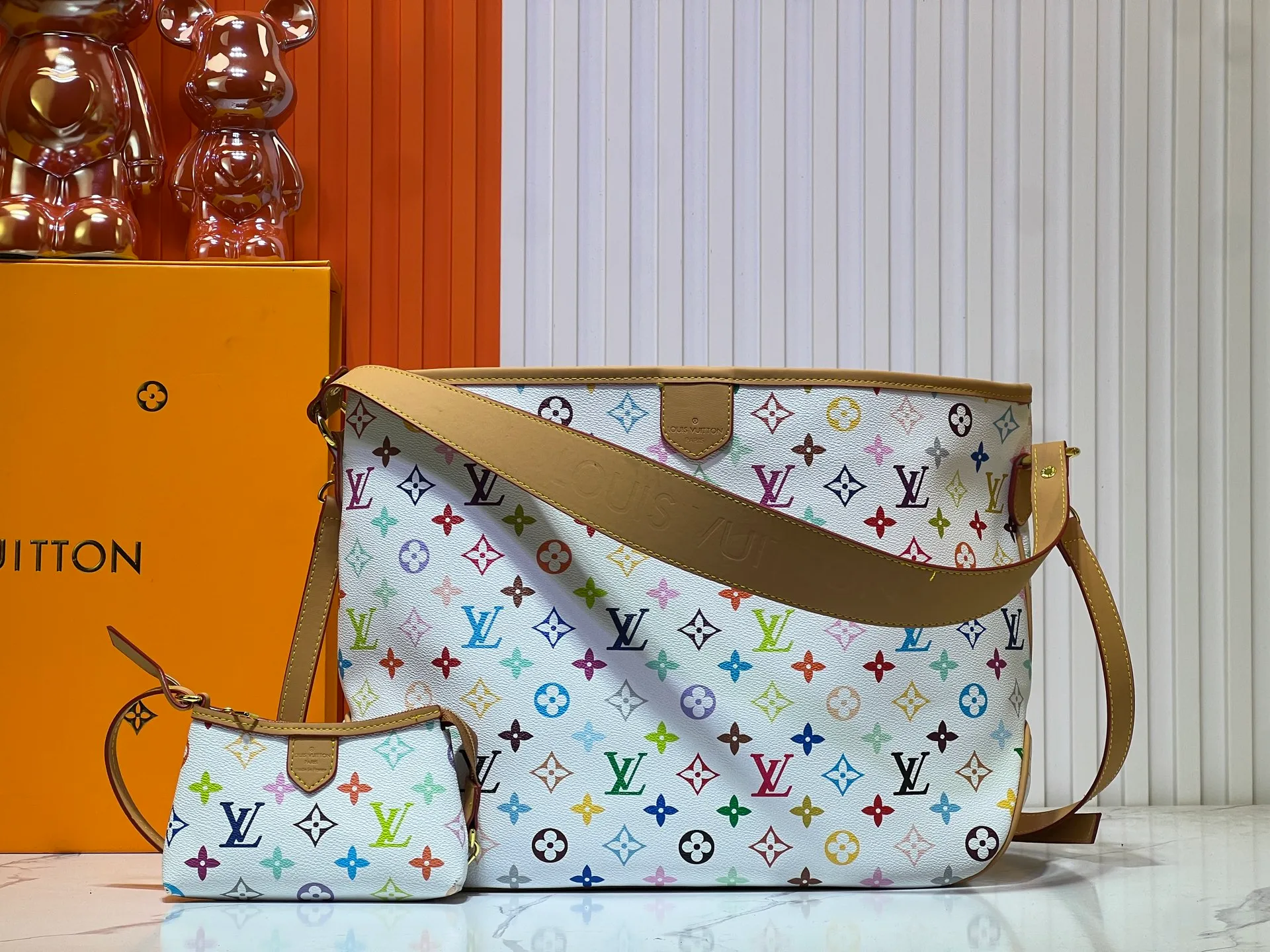 Batch 240💰Upgraded quality Exclusive white large size🔥Super popular🔥🔥💥M44945 The most popular Internet celebrity model recently LV Second-hand Tote Bag The latest model in early spring Small versatile LV upgraded version shopping bag In recent years, LV’s imagination has really become bigger and bigger, the design is unique and classic, with various retro colors and decorations, size 38.30