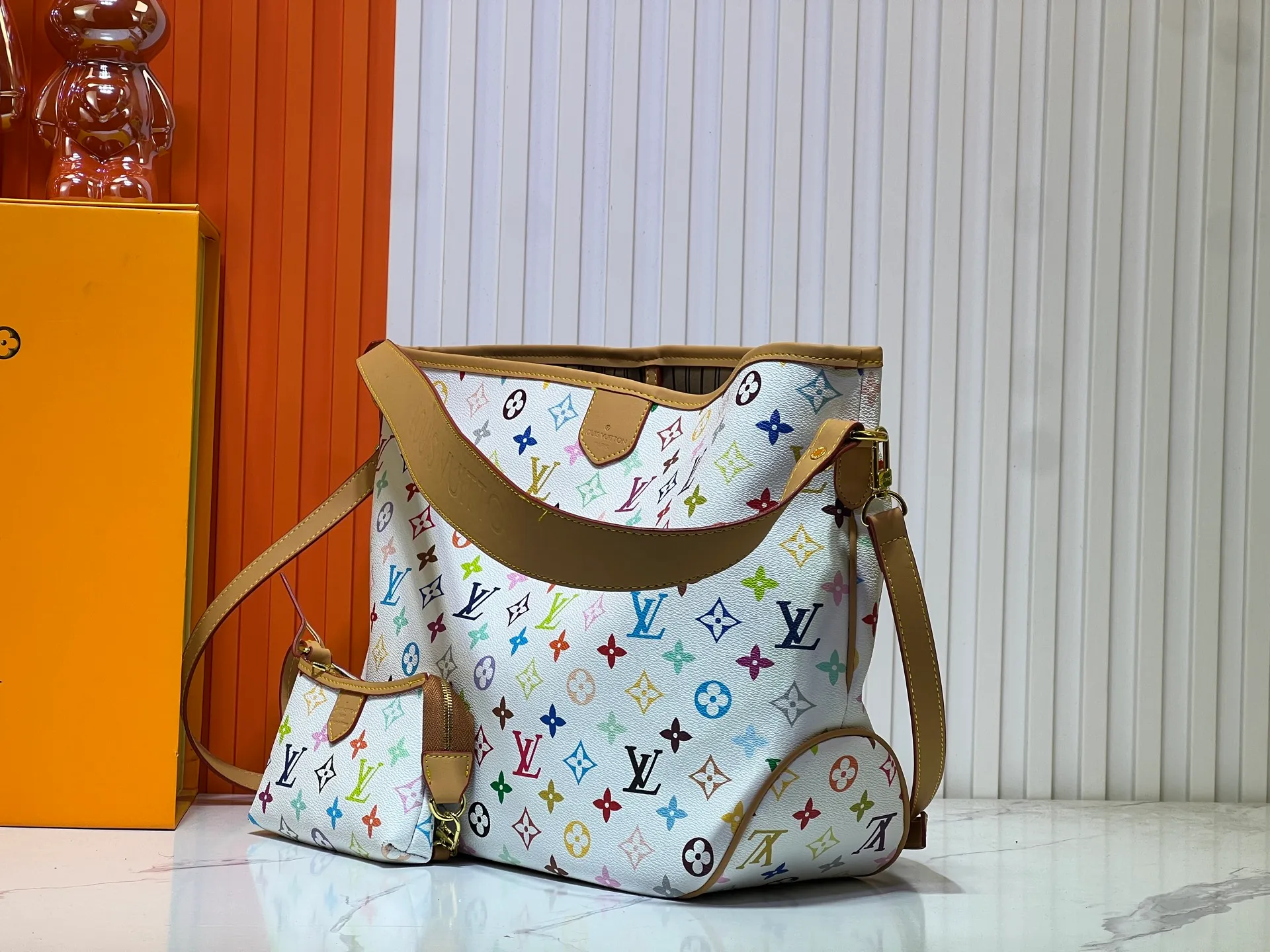 Batch 240💰Upgraded quality Exclusive white large size🔥Super popular🔥🔥💥M44945 The most popular Internet celebrity model recently LV Second-hand Tote Bag The latest model in early spring Small versatile LV upgraded version shopping bag In recent years, LV’s imagination has really become bigger and bigger, the design is unique and classic, with various retro colors and decorations, size 38.30