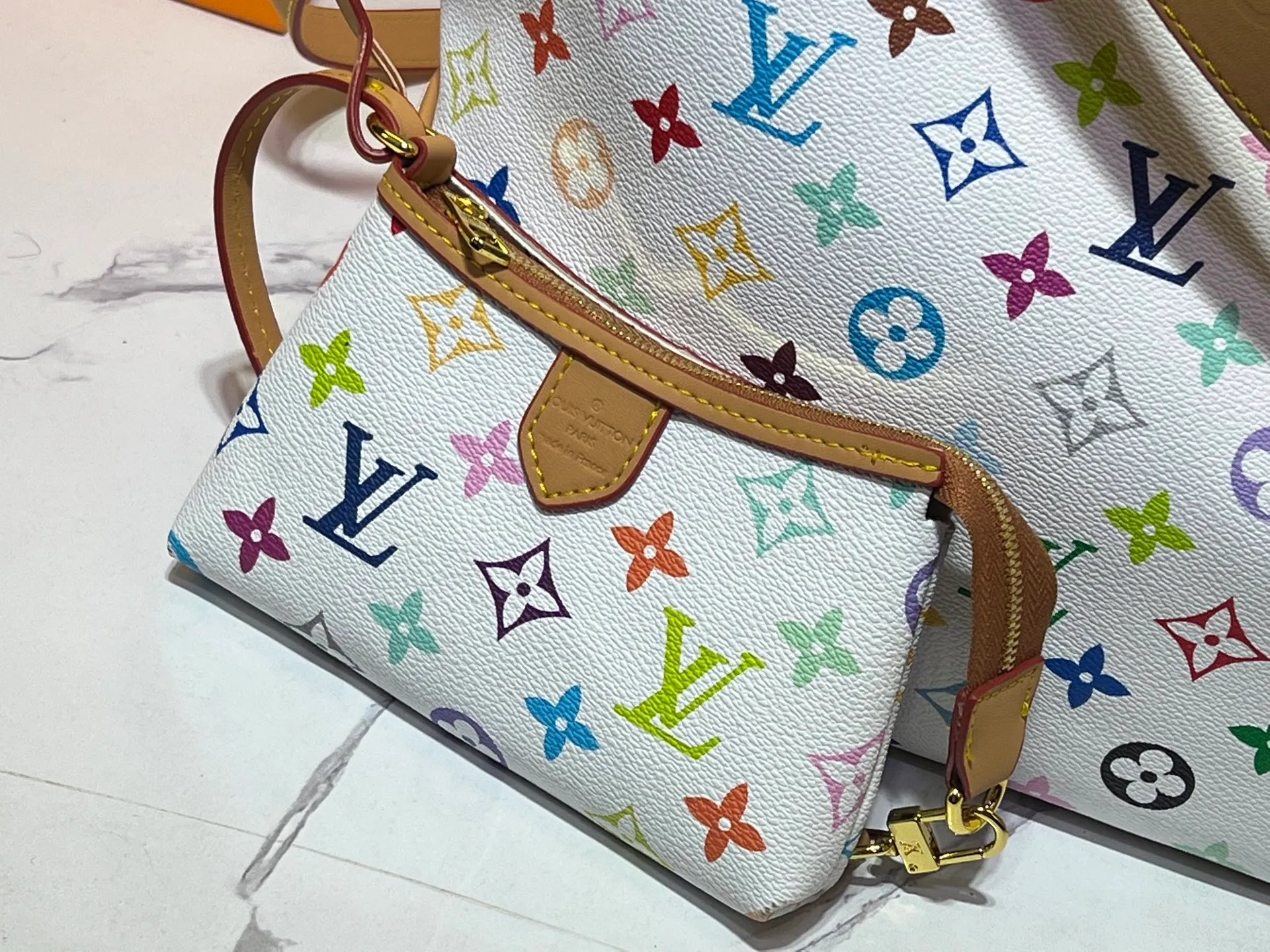 Batch 240💰Upgraded quality Exclusive white large size🔥Super popular🔥🔥💥M44945 The most popular Internet celebrity model recently LV Second-hand Tote Bag The latest model in early spring Small versatile LV upgraded version shopping bag In recent years, LV’s imagination has really become bigger and bigger, the design is unique and classic, with various retro colors and decorations, size 38.30