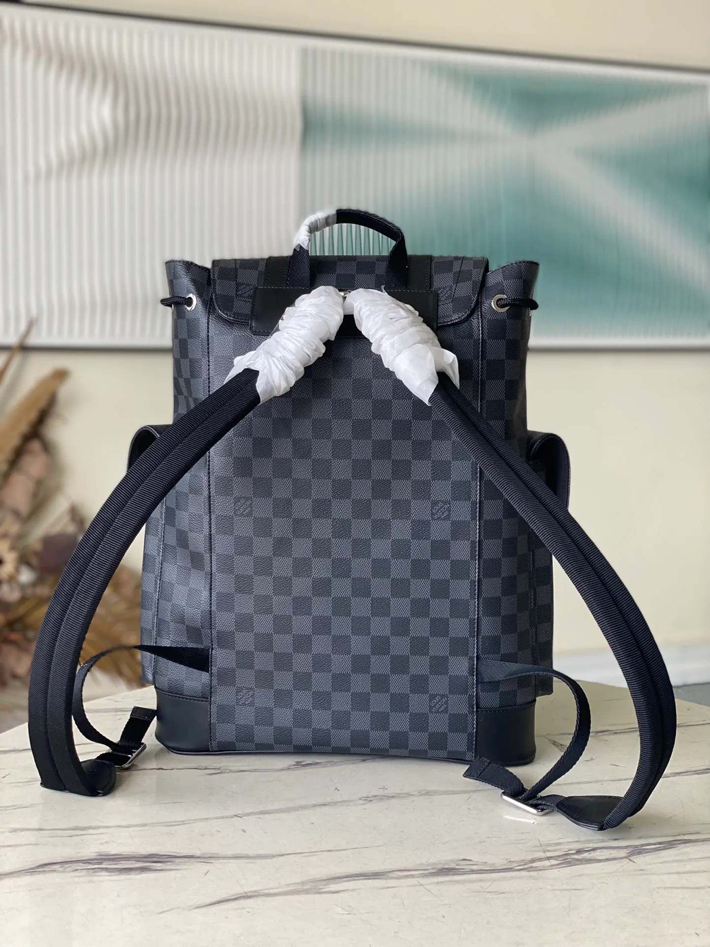💰1000 Top Original N41379 Black Check Medium Christopher Medium Backpack uses Monogram canvas to interpret the rugged and simple spirit of a hiking bag. Its unique style is suitable for both work and entertainment, highlighting a high-quality lifestyle. Dimensions: 38 x 44 x 21 cm