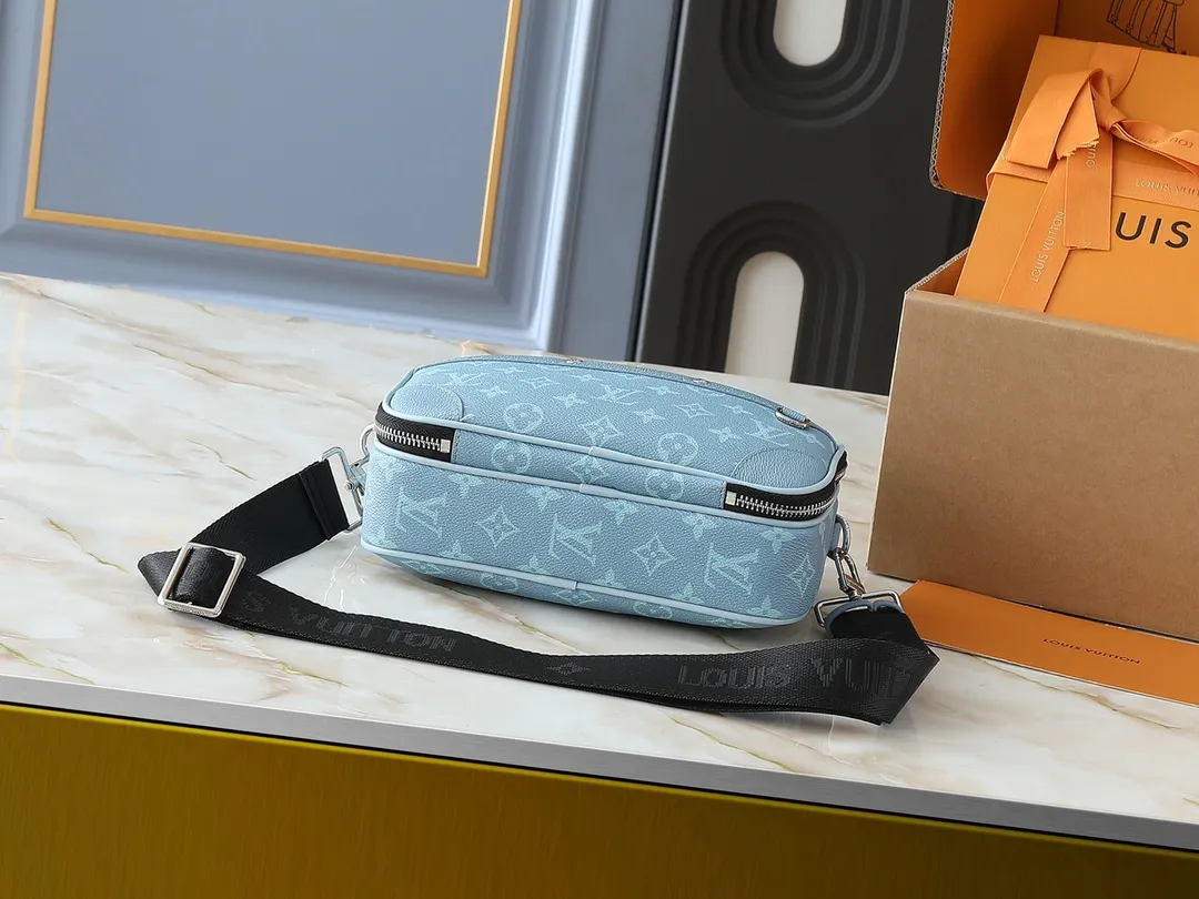 💰260💰Upgraded from the original M14073 M31069 M46955 M31014 M31016 nano alpha handbag, the monogram shadow leather is subtly embossed with the monogram pattern, making the compact structure show elegance. Black leather rivets with black floral pattern, two corners wrapped compartments on the front, box bag, camera bag, shoulder bag oo[handshake][handshake] rivet elements are marked with brand imprints, zipper compartments and external patch pockets are convenient for storing daily needs, and the detachable and adjustable leather shoulder strap allows for comfortable carrying. 24 x 16 x 8 cm (length x height x width)
