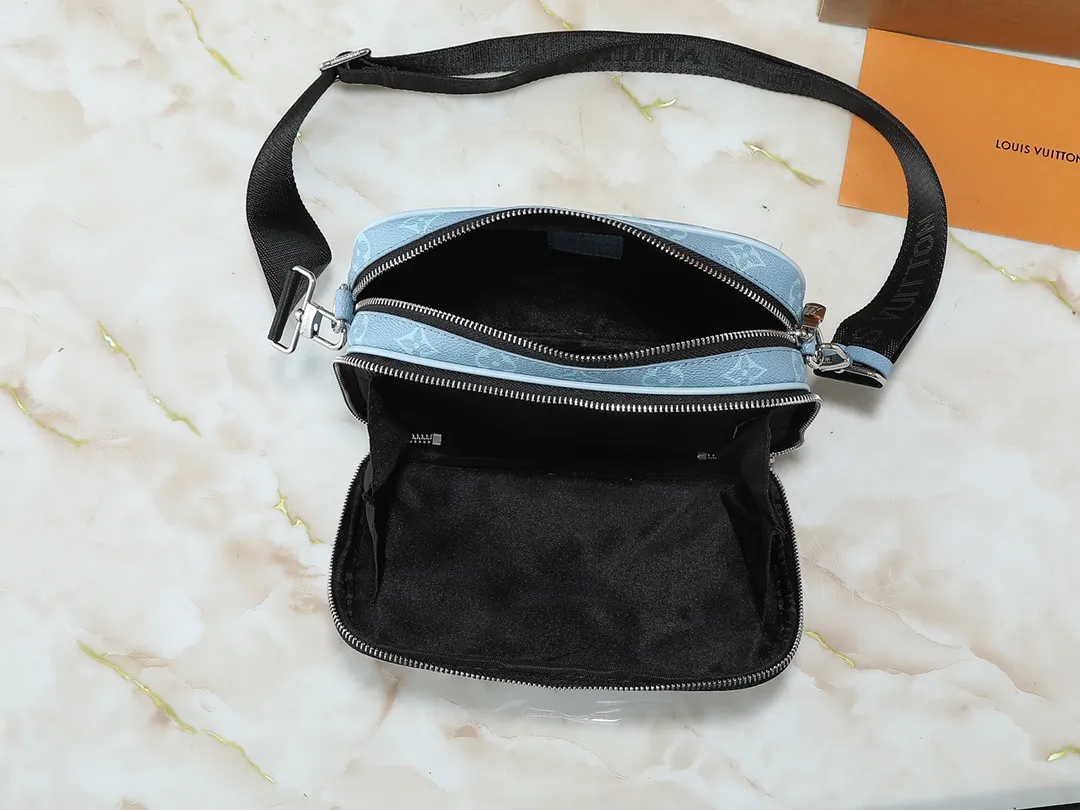 💰260💰Upgraded from the original M14073 M31069 M46955 M31014 M31016 nano alpha handbag, the monogram shadow leather is subtly embossed with the monogram pattern, making the compact structure show elegance. Black leather rivets with black floral pattern, two corners wrapped compartments on the front, box bag, camera bag, shoulder bag oo[handshake][handshake] rivet elements are marked with brand imprints, zipper compartments and external patch pockets are convenient for storing daily needs, and the detachable and adjustable leather shoulder strap allows for comfortable carrying. 24 x 16 x 8 cm (length x height x width)