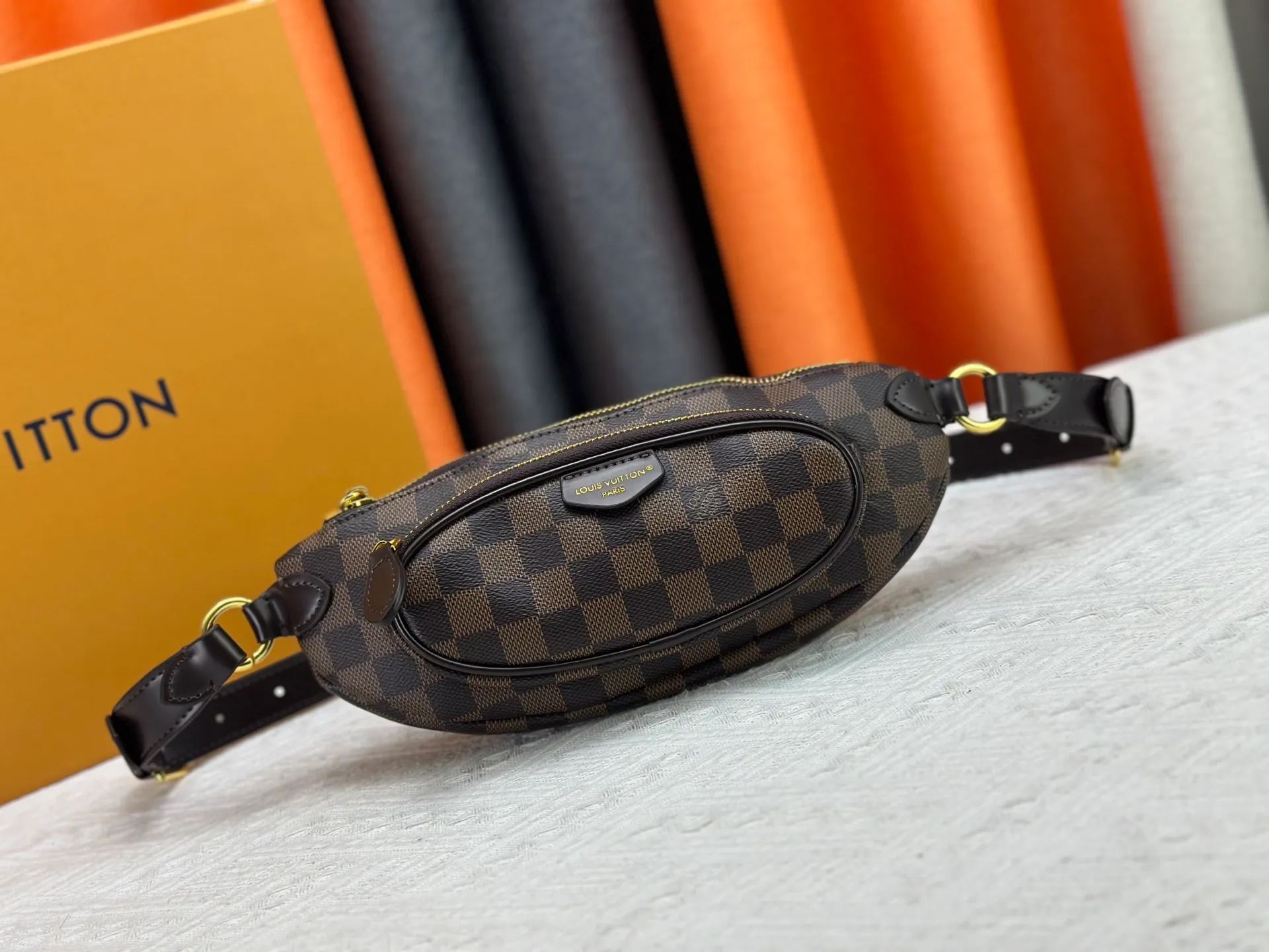 P220 upgraded original M14806 M00230 combines classic elements with new styles - checkerboard elements appear on dish-shaped waist bags and small square hand bags, which are both recognizable and fresh. Size 28-13-3