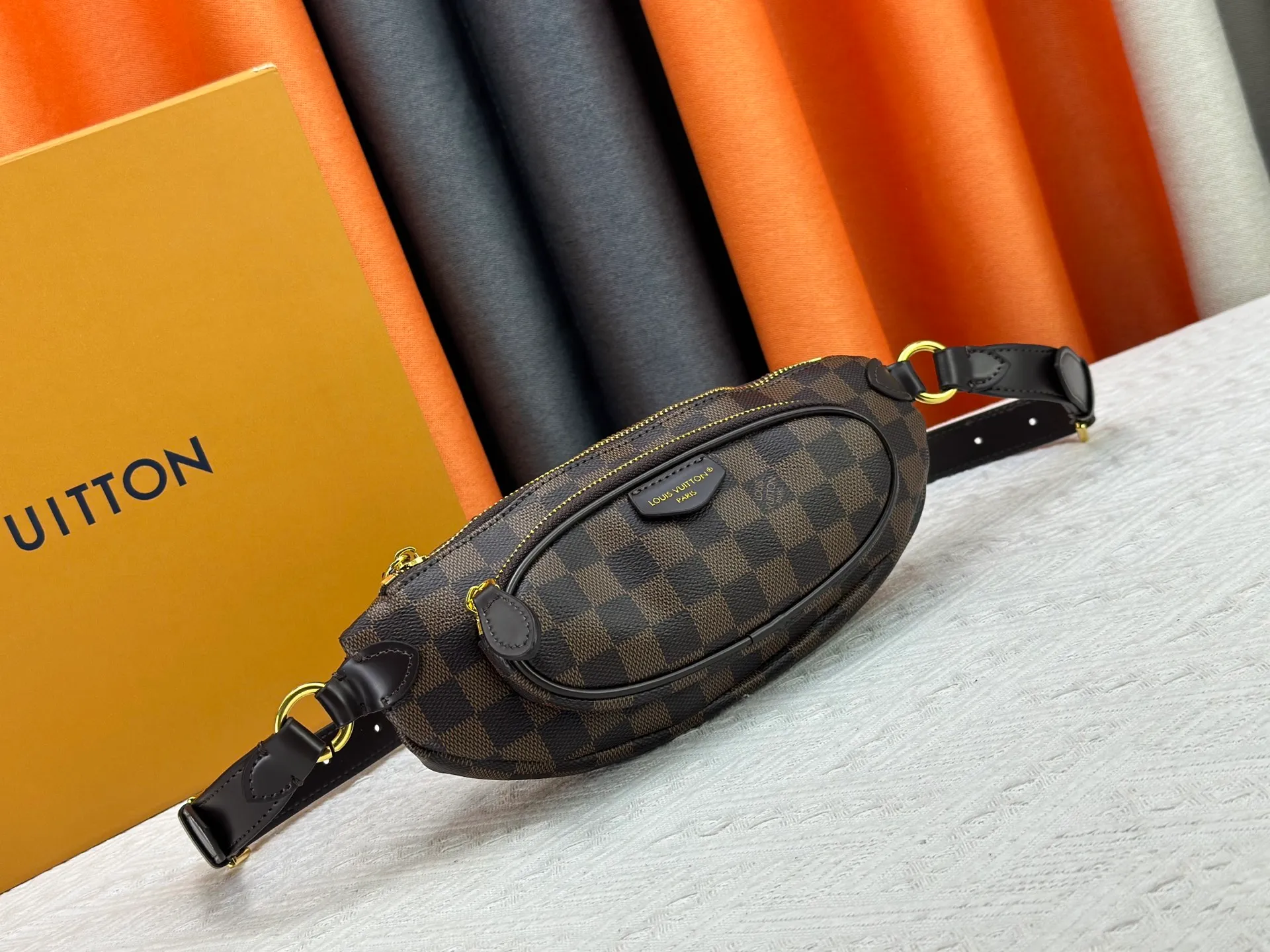 P220 upgraded original M14806 M00230 combines classic elements with new styles - checkerboard elements appear on dish-shaped waist bags and small square hand bags, which are both recognizable and fresh. Size 28-13-3