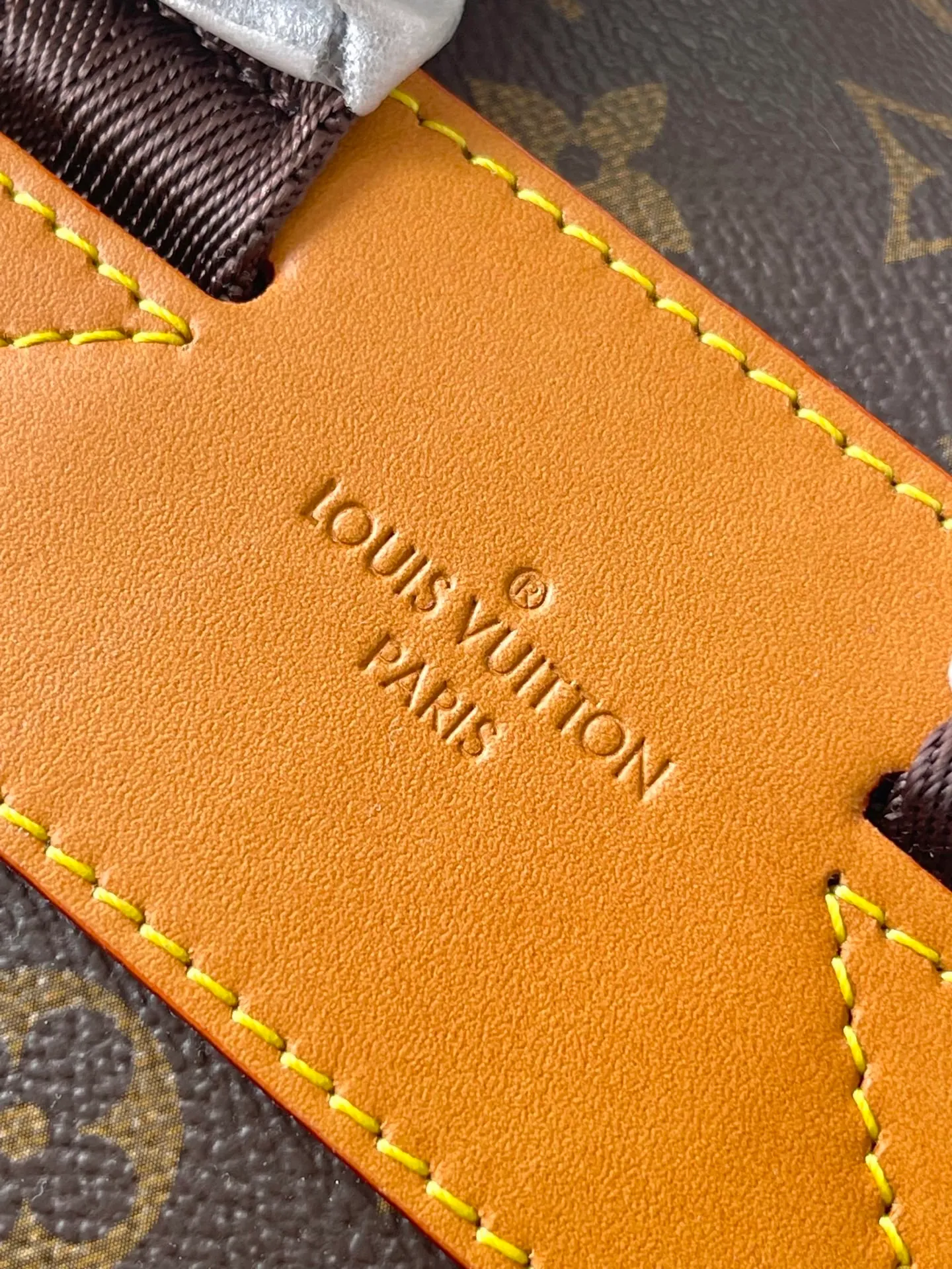 💰1480 Top Original M14015 This Montsouris Cargo backpack is practical and classic, with the iconic Monogram pattern, revealing the look and feel of Monogram canvas. Featuring a rounded silhouette, drawstring closure and comfortable shoulder straps, front pockets breathe new life into the iconic design. Dimensions: 34 × 40 × 17 cm