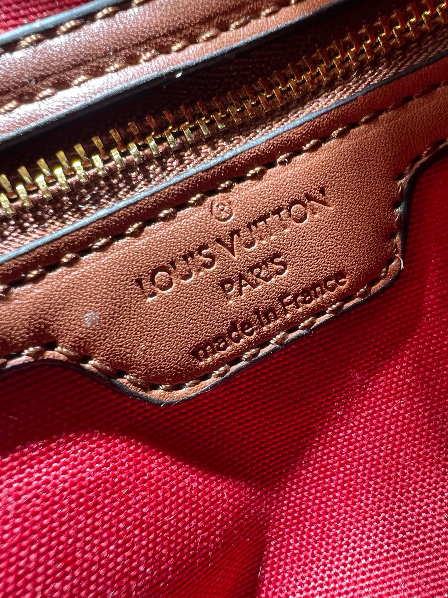 Batch 260💰Upgraded original M23468 M40390 [Speedy Bandoulière 25 handbag] Lamb velvet🔥Made of soft wool leather with grained leather trim, relying on complex intarsia technology to outline the Giant Monogram pattern, showing the trend of the winter series. Rolled leather top handles and removable and adjustable leather shoulder strap allow for a variety of carrying options. Dimensions: 25.0 x 19.0 x 15.0 cm